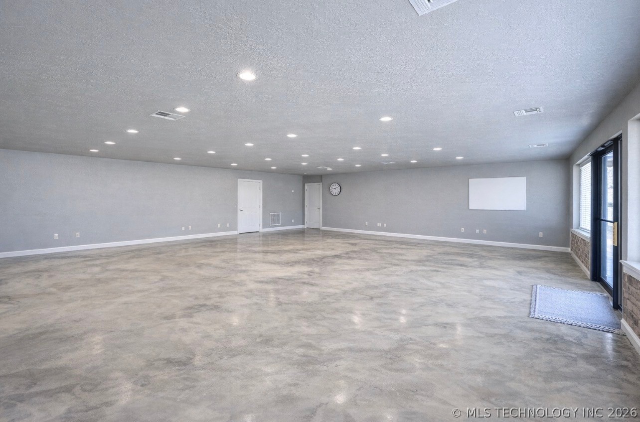 729 S 6th Property Photo 8