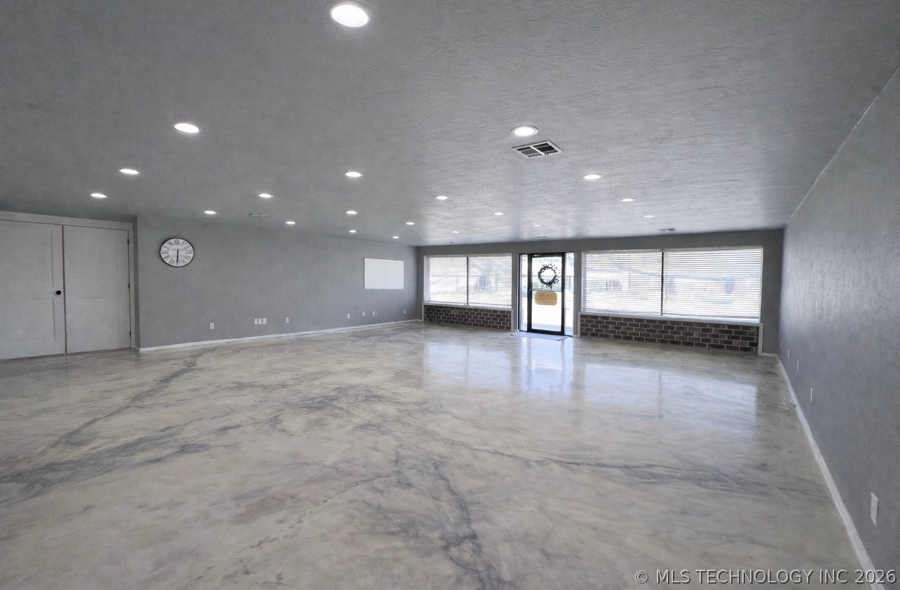 729 S 6th Property Photo 10