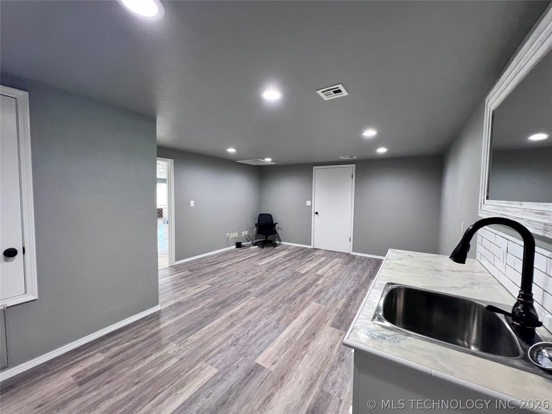 729 S 6th Property Photo 14