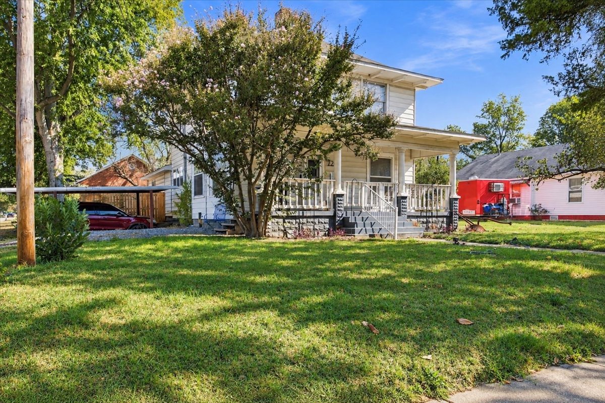 724 W Cedar Street Property Photo 3