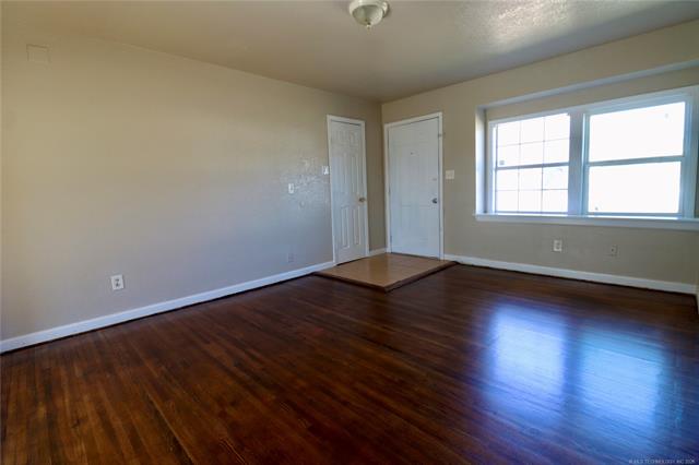 320 W 63rd Place N Property Photo 3