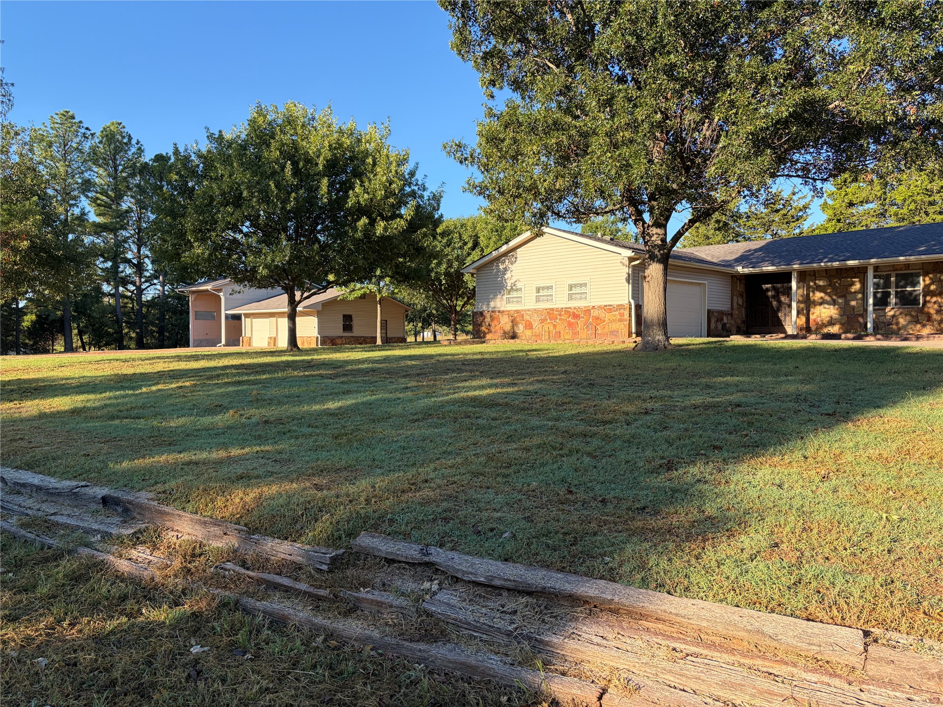 518 Fox Run Court Property Photo 2