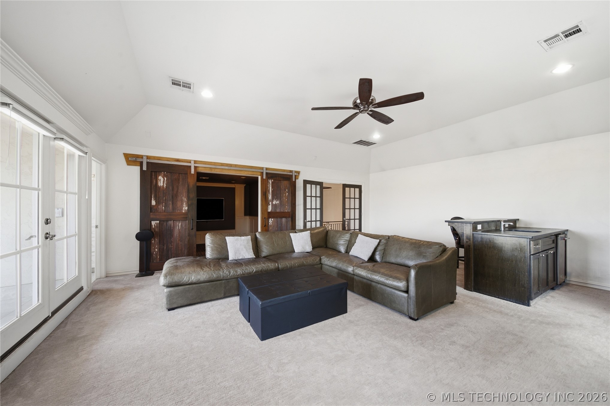 12011 S Lakewood Avenue Property Photo 44