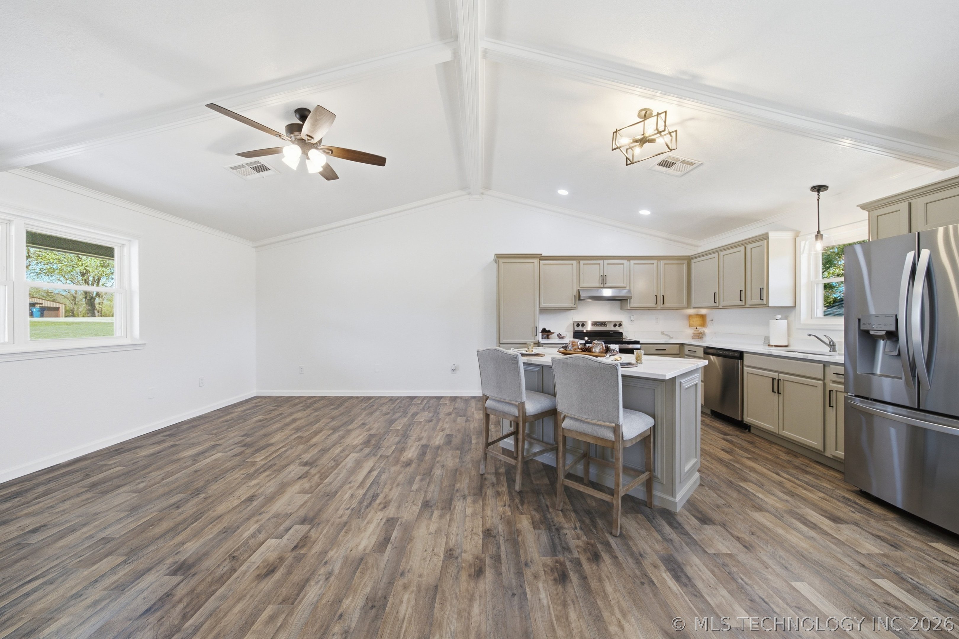 404 S Caney Street Property Photo 7