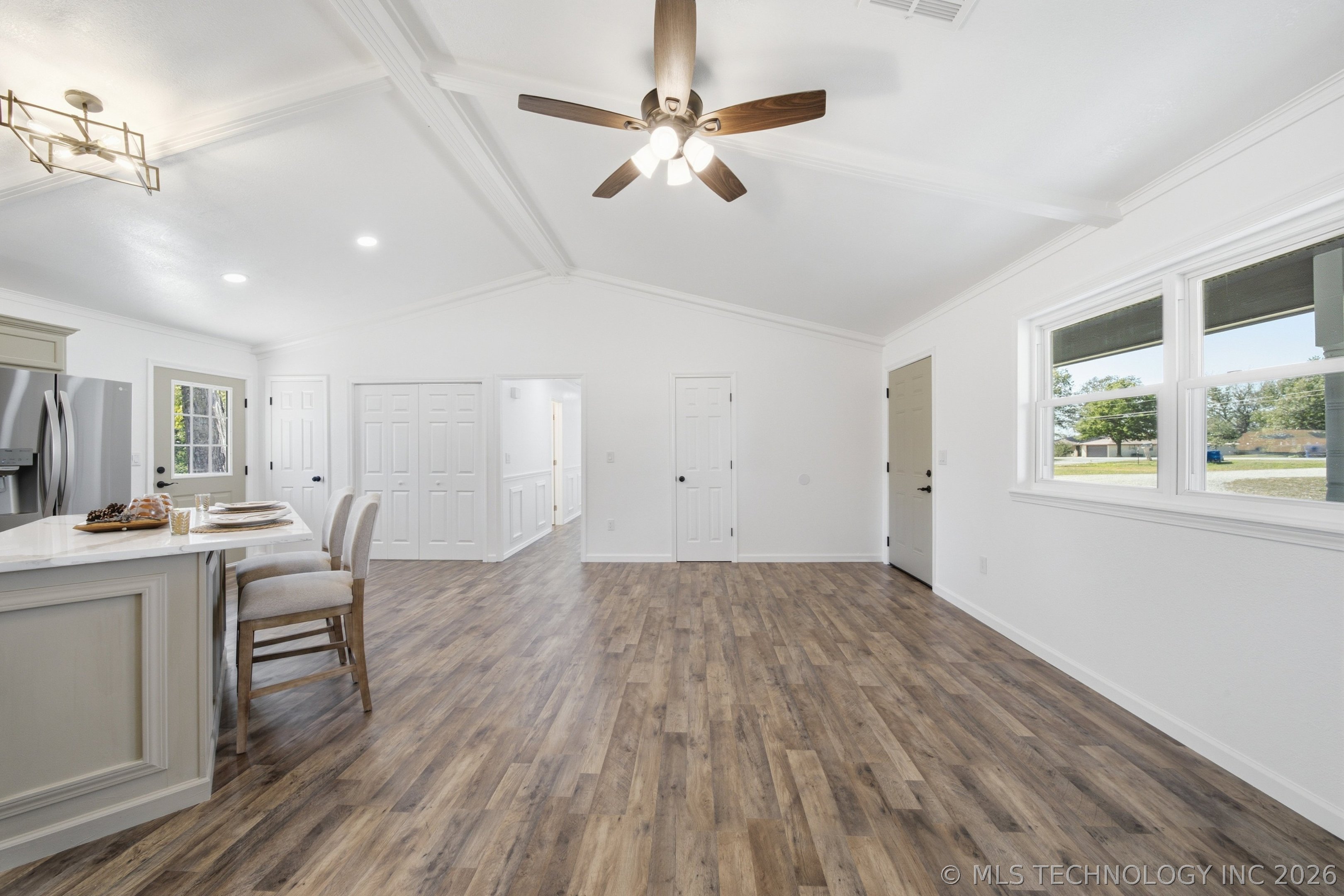 404 S Caney Street Property Photo 9