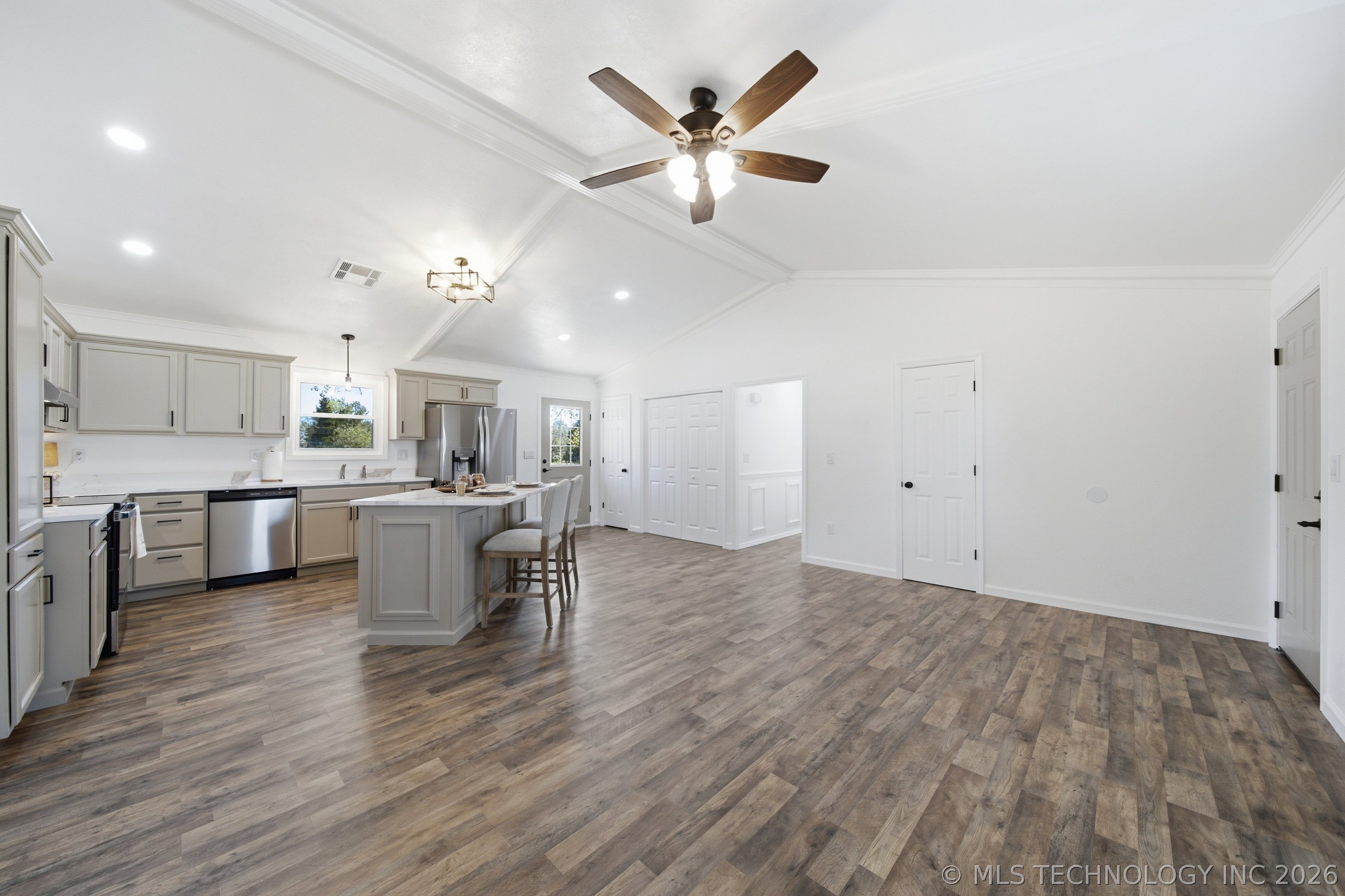 404 S Caney Street Property Photo 10