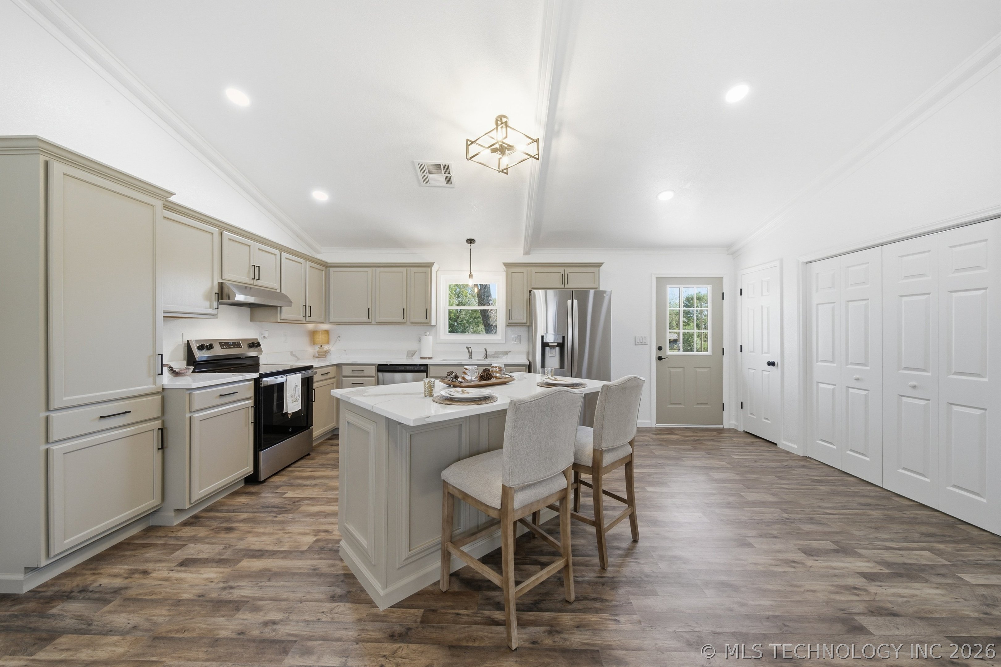 404 S Caney Street Property Photo 11