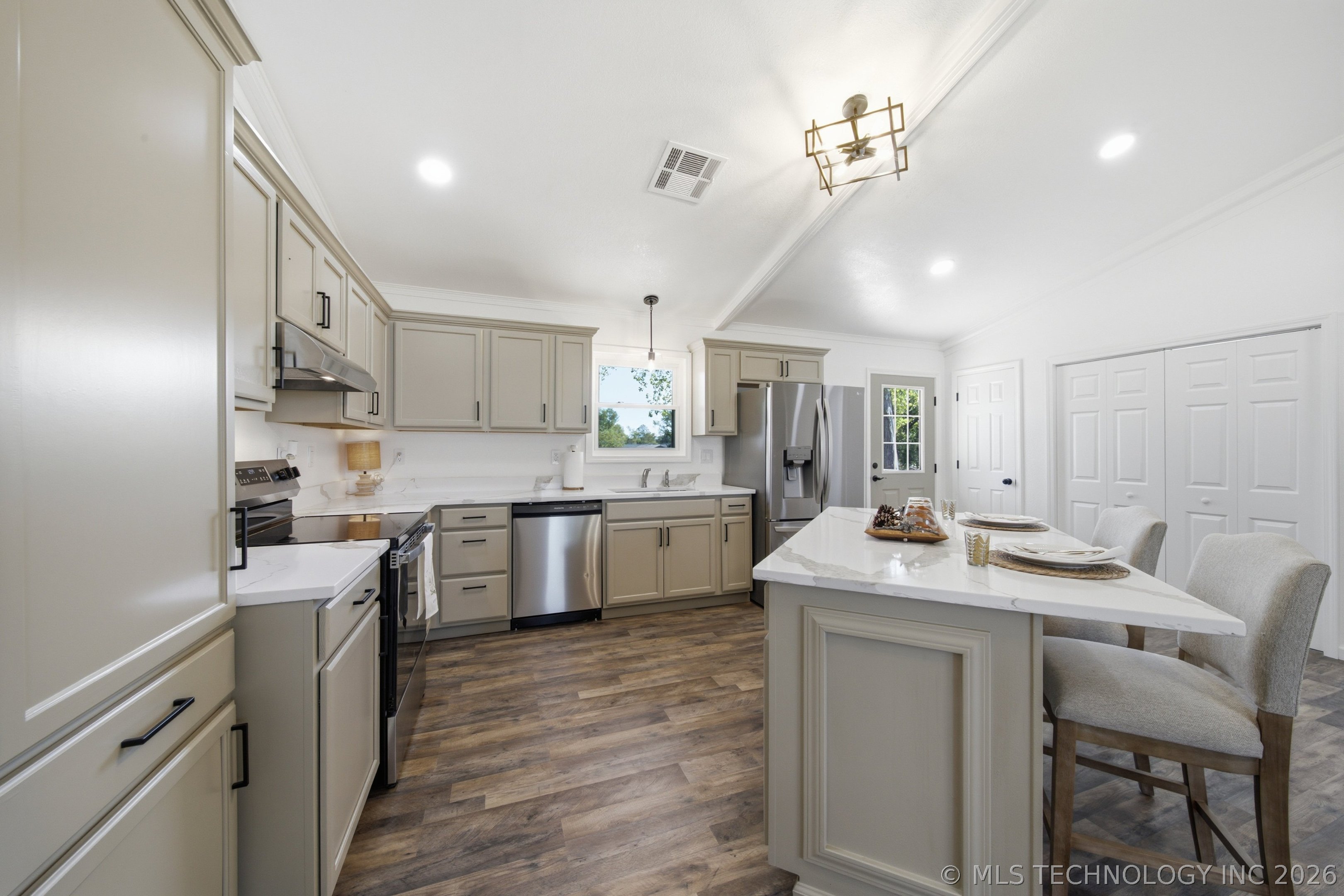 404 S Caney Street Property Photo 13