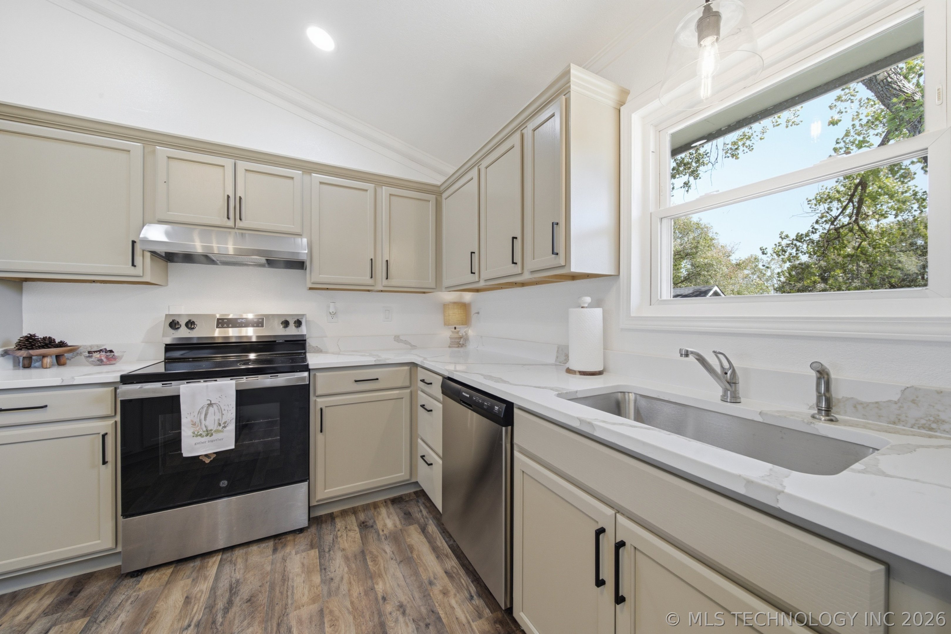 404 S Caney Street Property Photo 15