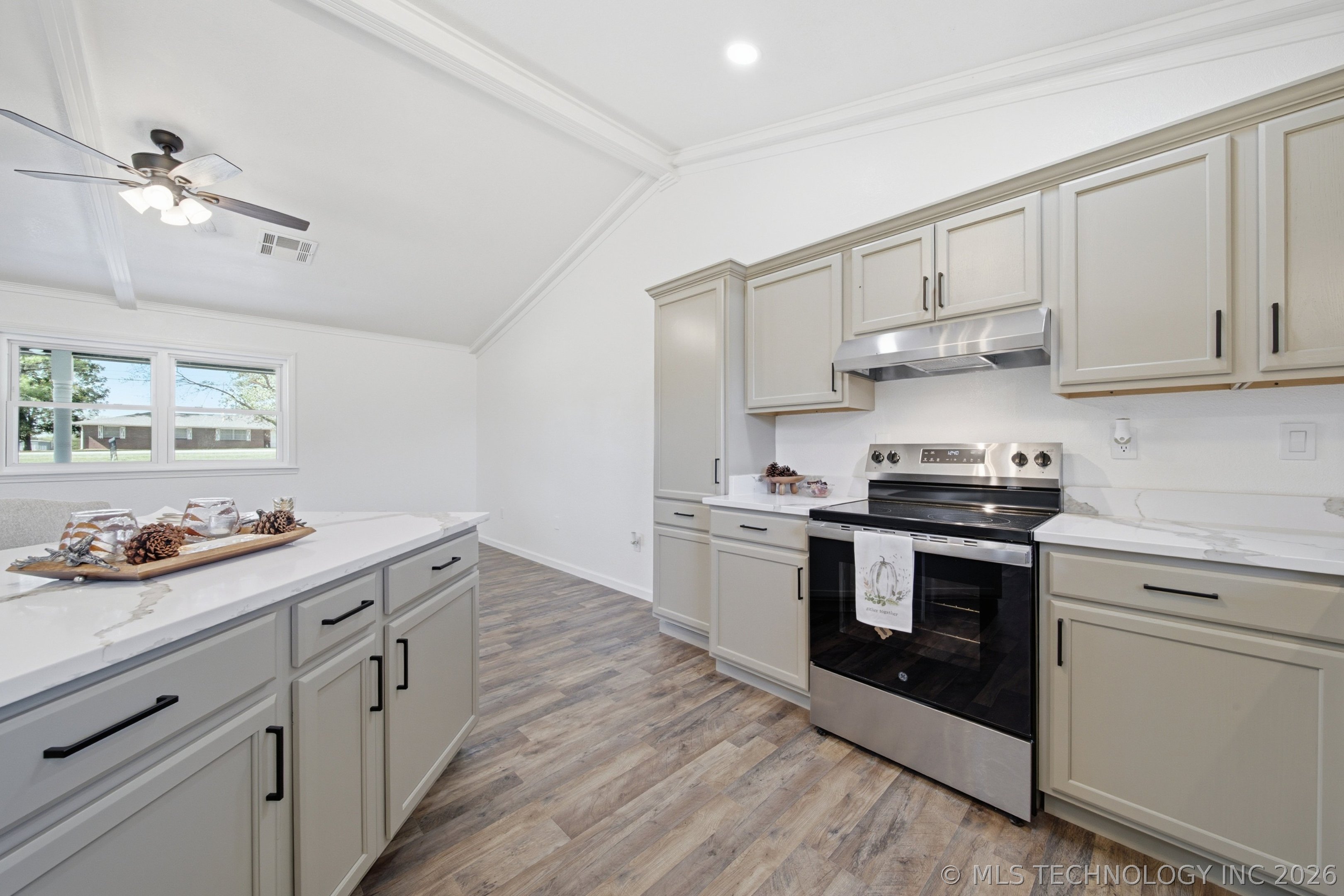404 S Caney Street Property Photo 16