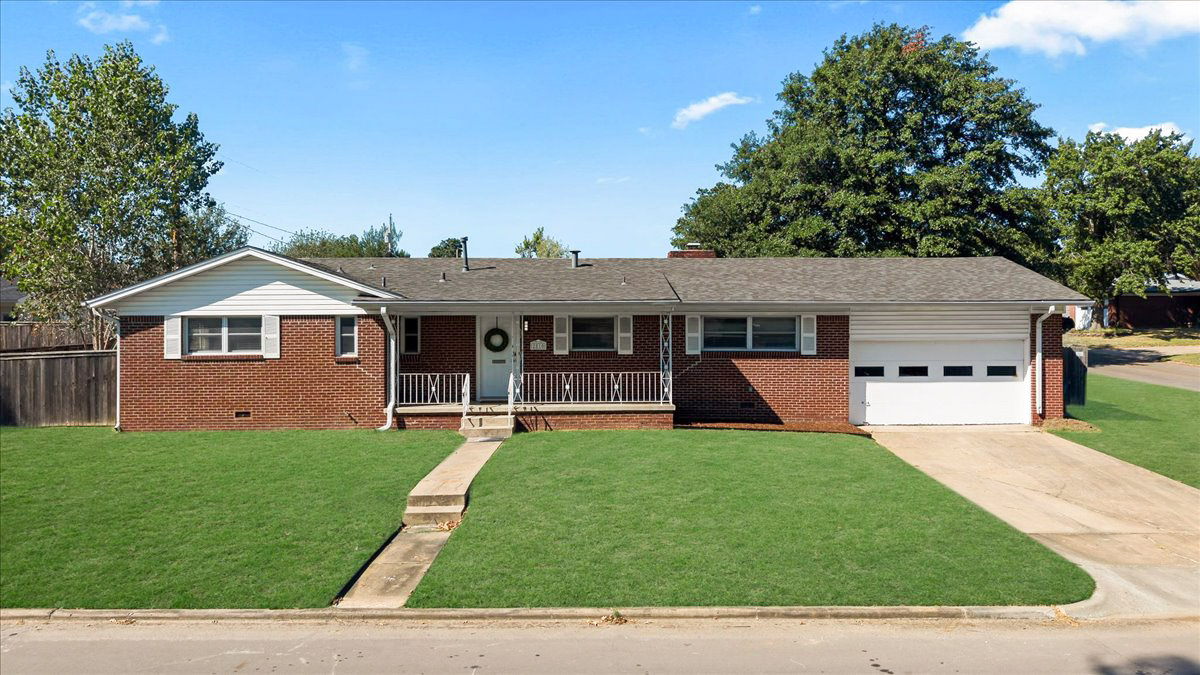 2810 S Hudson Avenue Property Photo 2