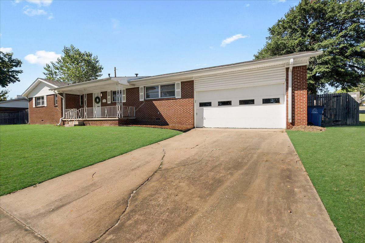 2810 S Hudson Avenue Property Photo 4