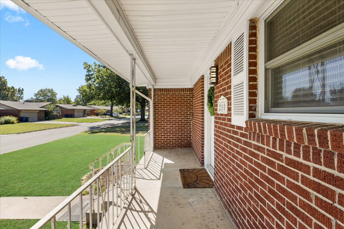 2810 S Hudson Avenue Property Photo 5