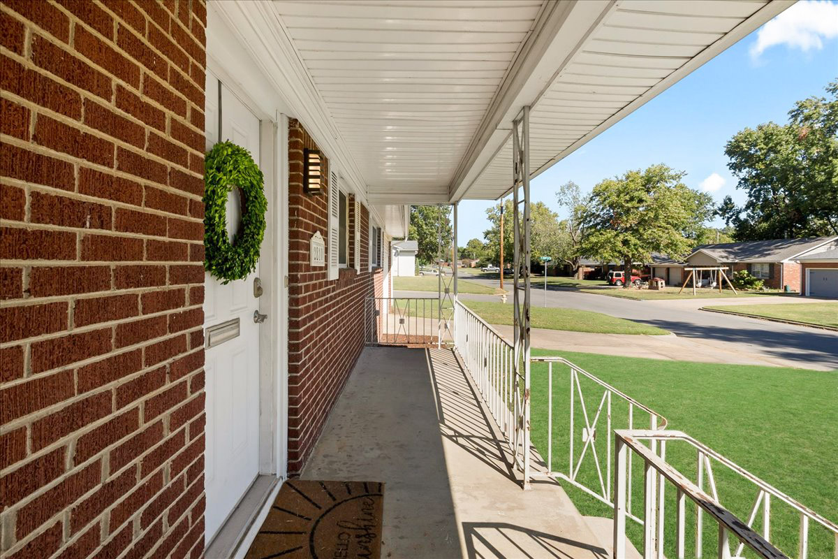2810 S Hudson Avenue Property Photo 6