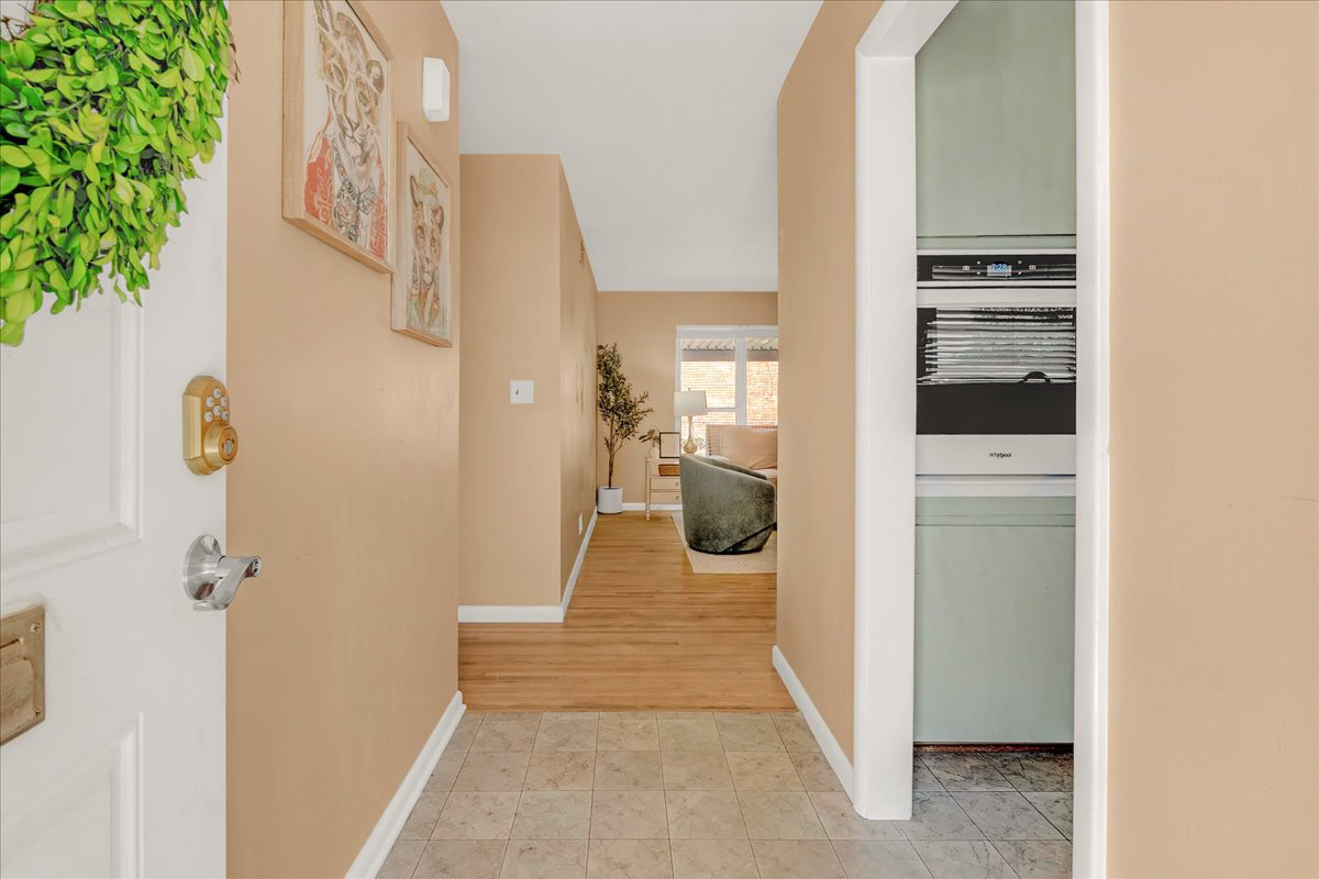 2810 S Hudson Avenue Property Photo 7