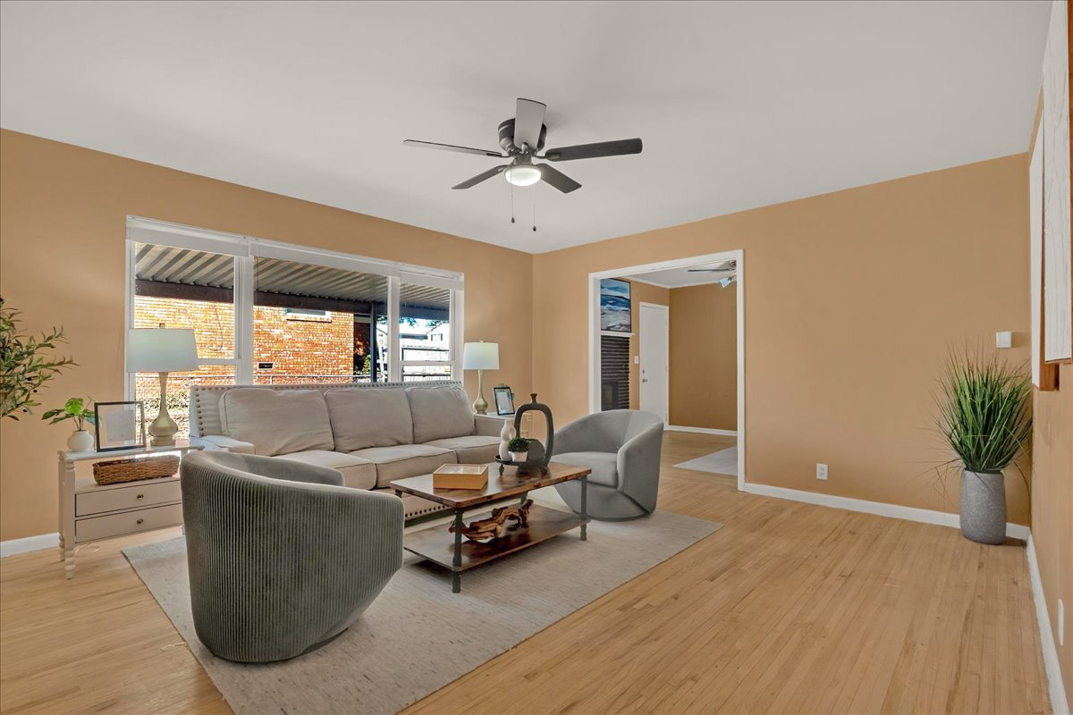 2810 S Hudson Avenue Property Photo 9