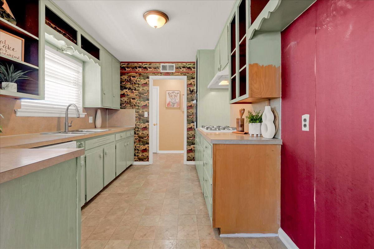 2810 S Hudson Avenue Property Photo 29