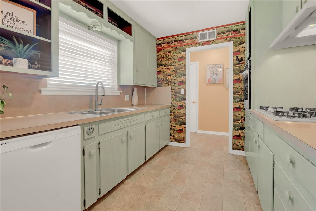 2810 S Hudson Avenue Property Photo 30