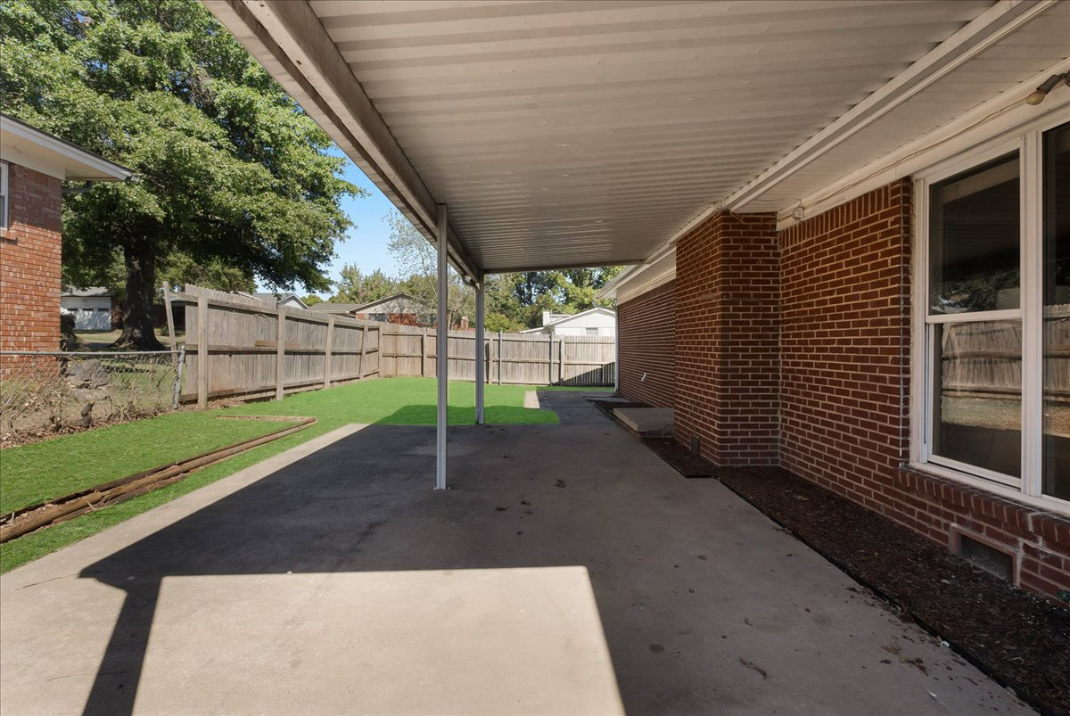 2810 S Hudson Avenue Property Photo 49