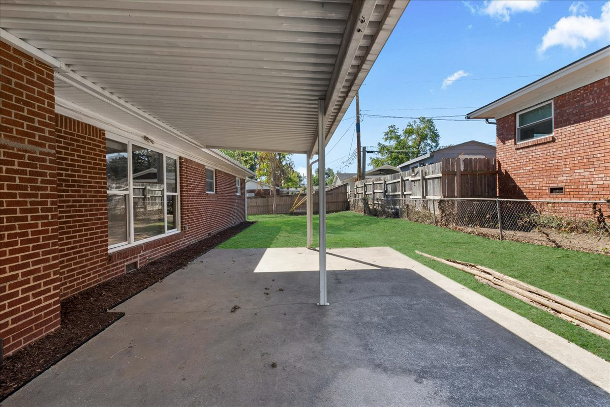 2810 S Hudson Avenue Property Photo 50