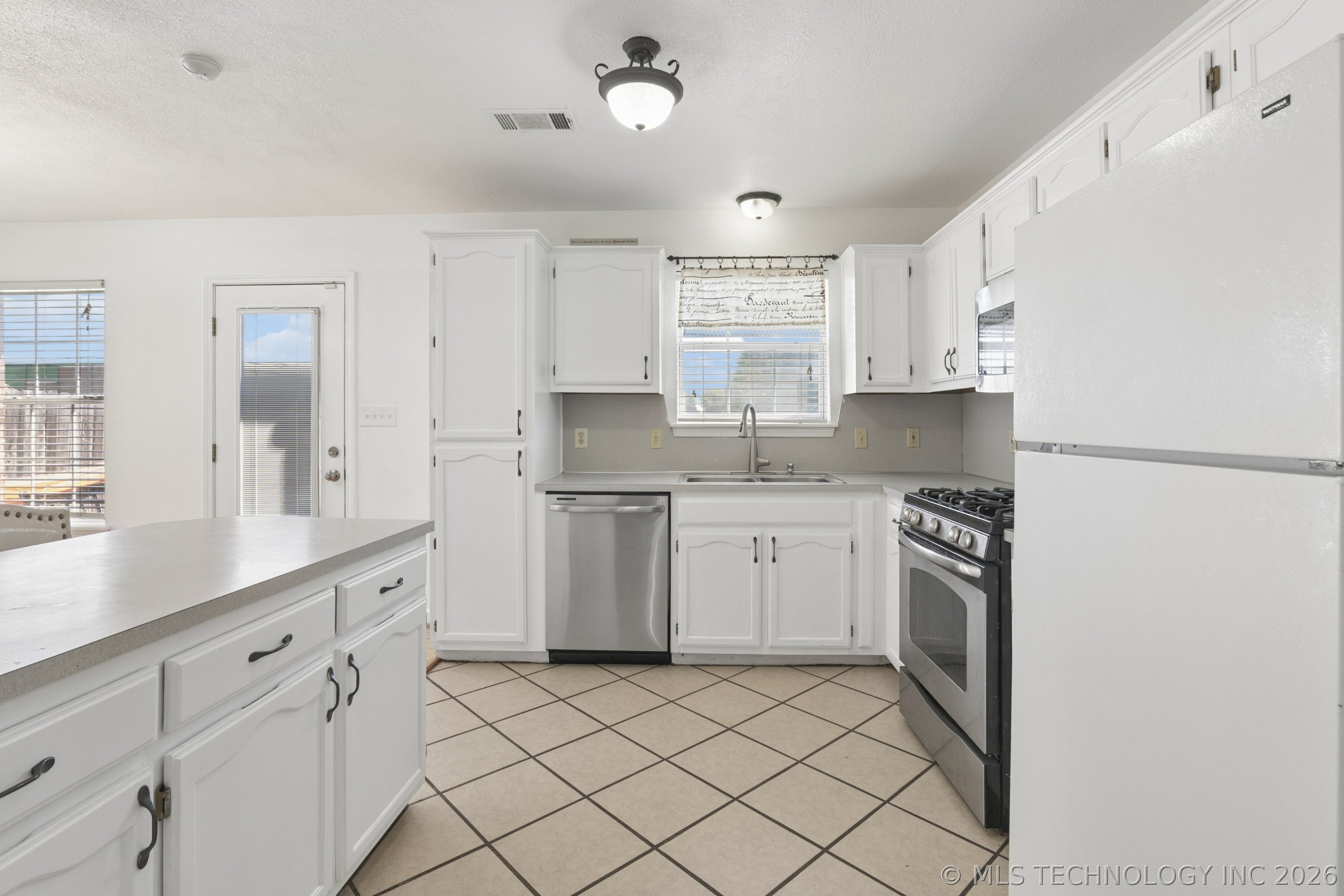 7929 N 128th East Avenue Property Photo 12