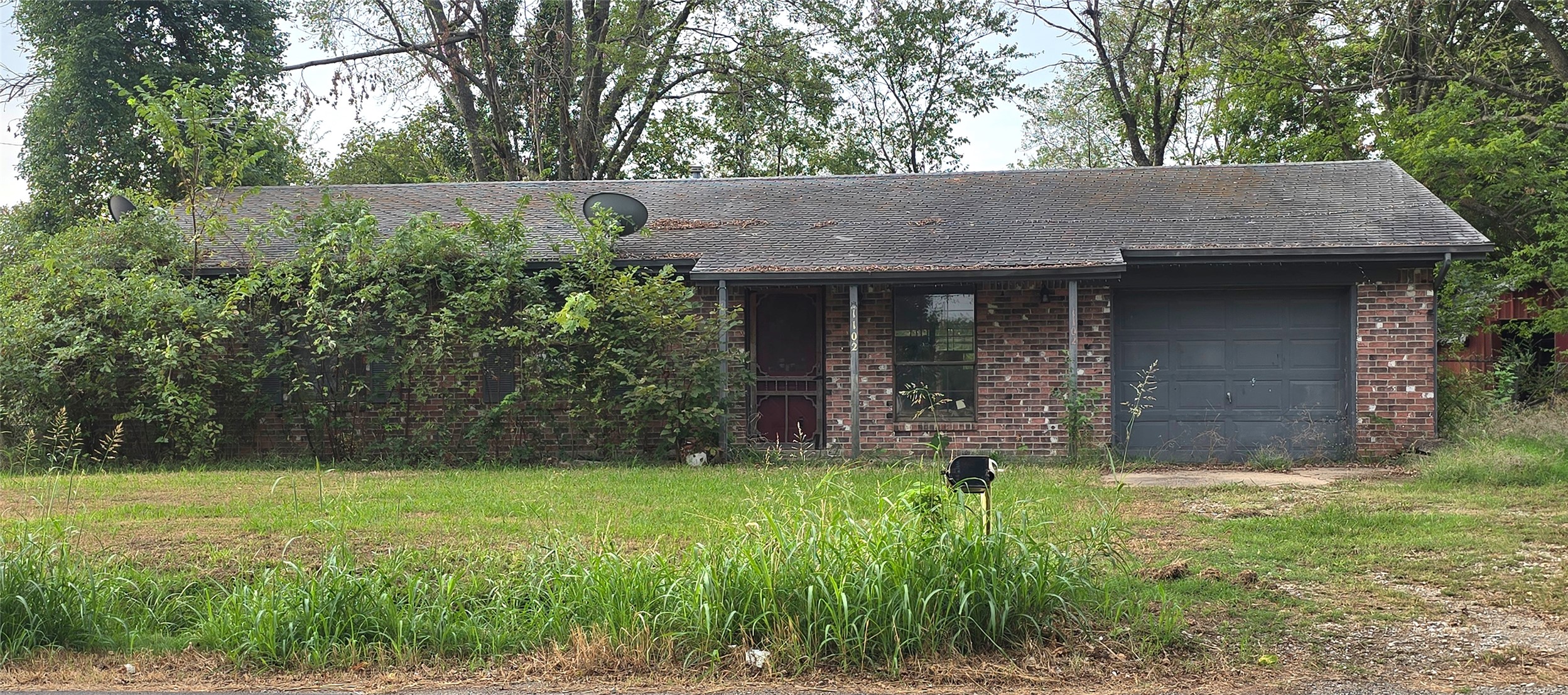 1102 E Fairview Avenue Property Photo 1