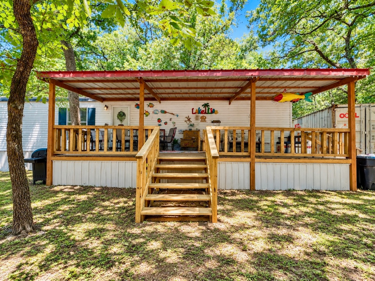10716 Driftwood Road Property Photo 2
