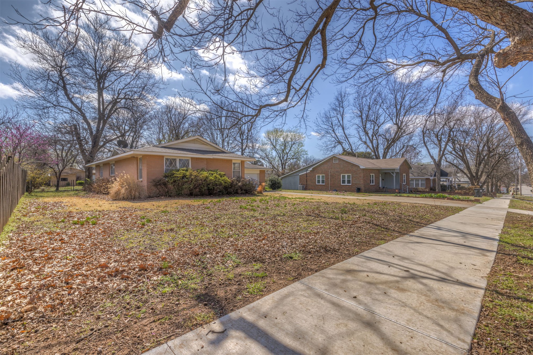 316 E Pecan Street Property Photo 3