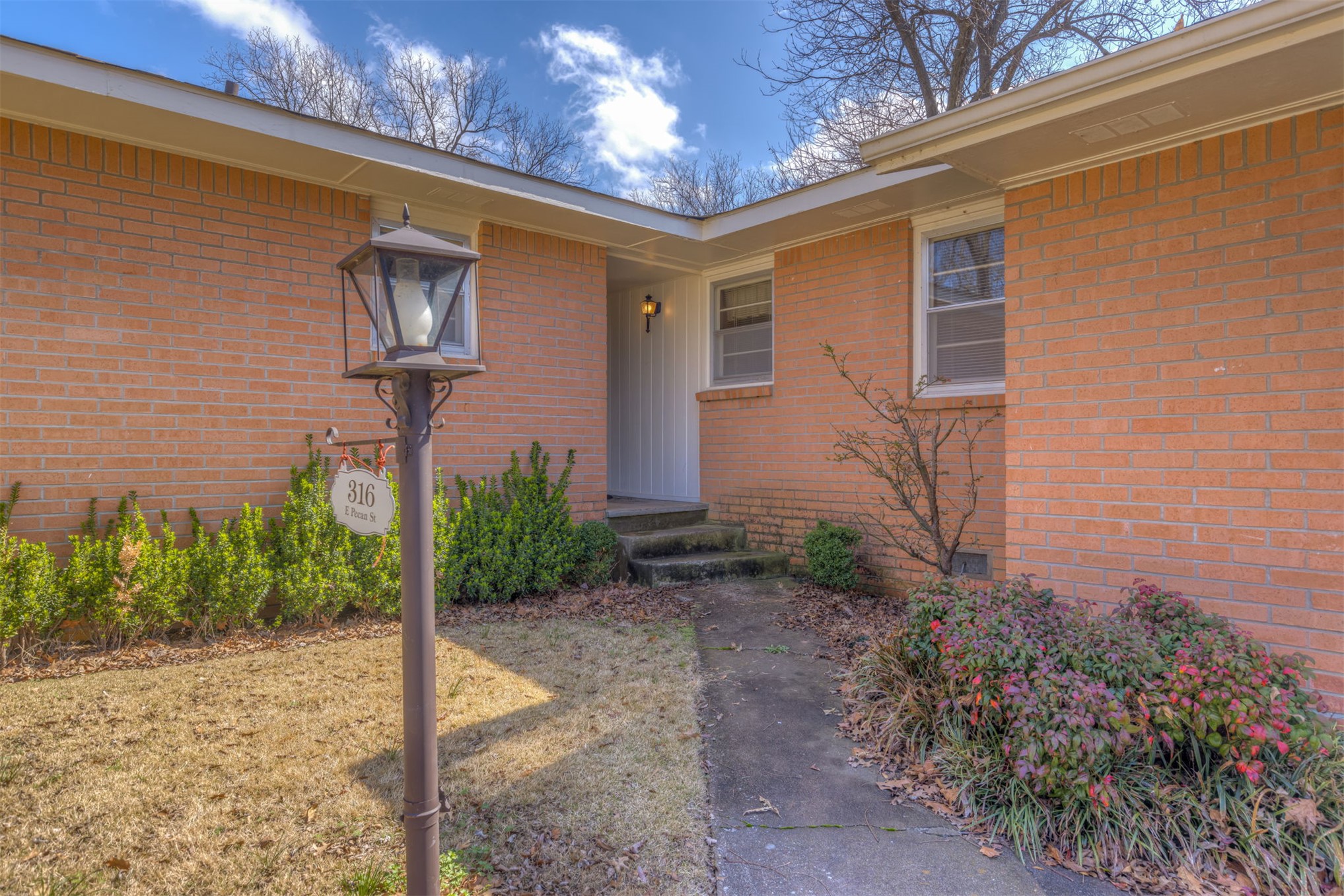 316 E Pecan Street Property Photo 5