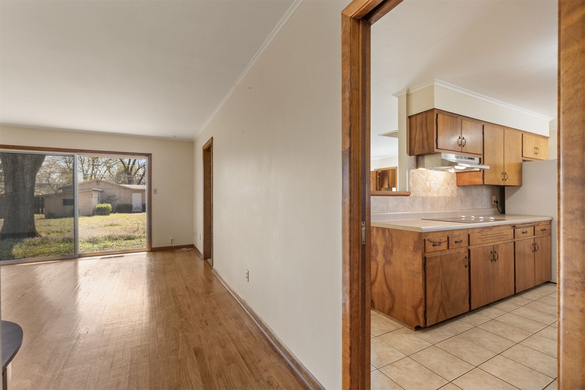 316 E Pecan Street Property Photo 8