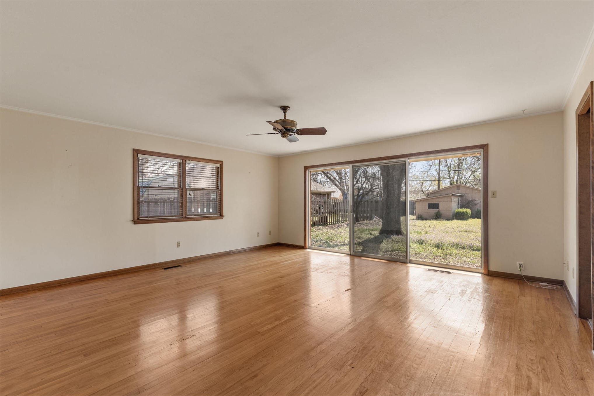 316 E Pecan Street Property Photo 9