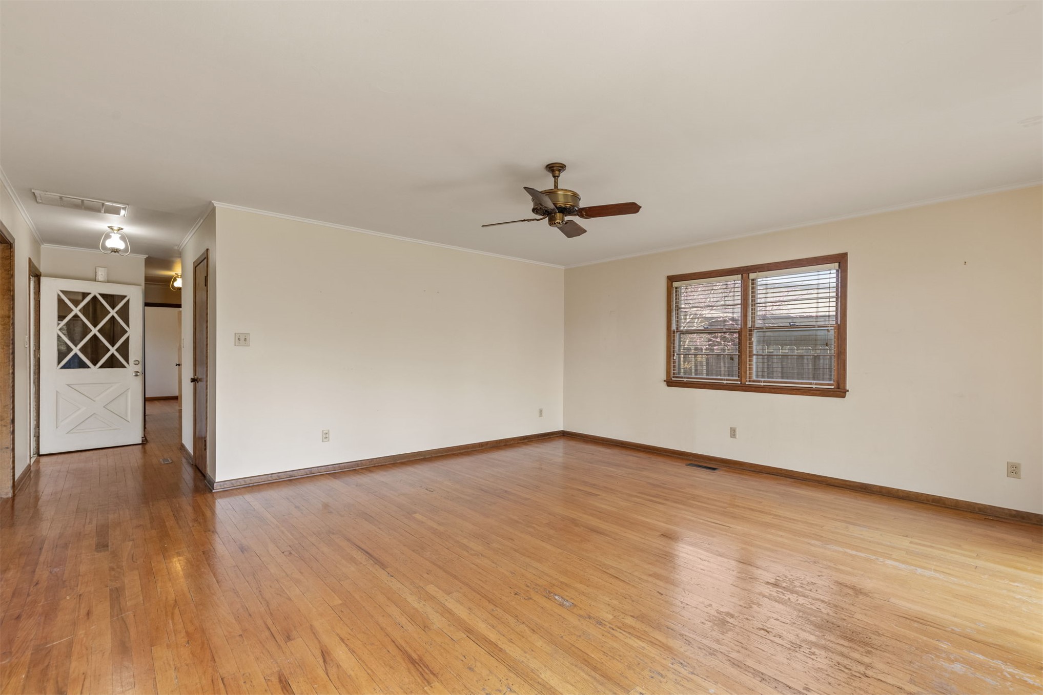 316 E Pecan Street Property Photo 10