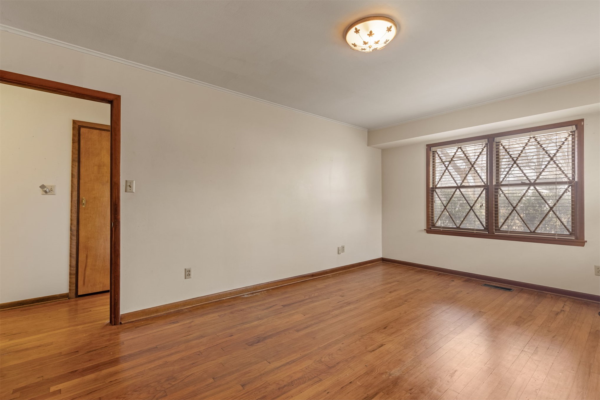 316 E Pecan Street Property Photo 40