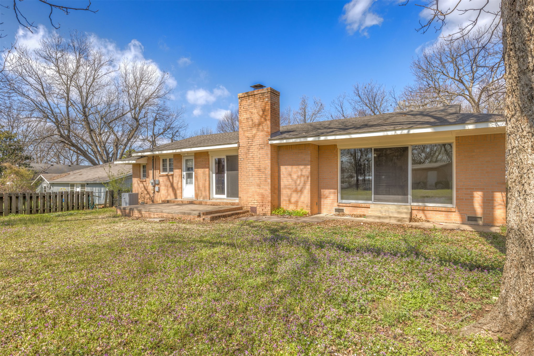 316 E Pecan Street Property Photo 49