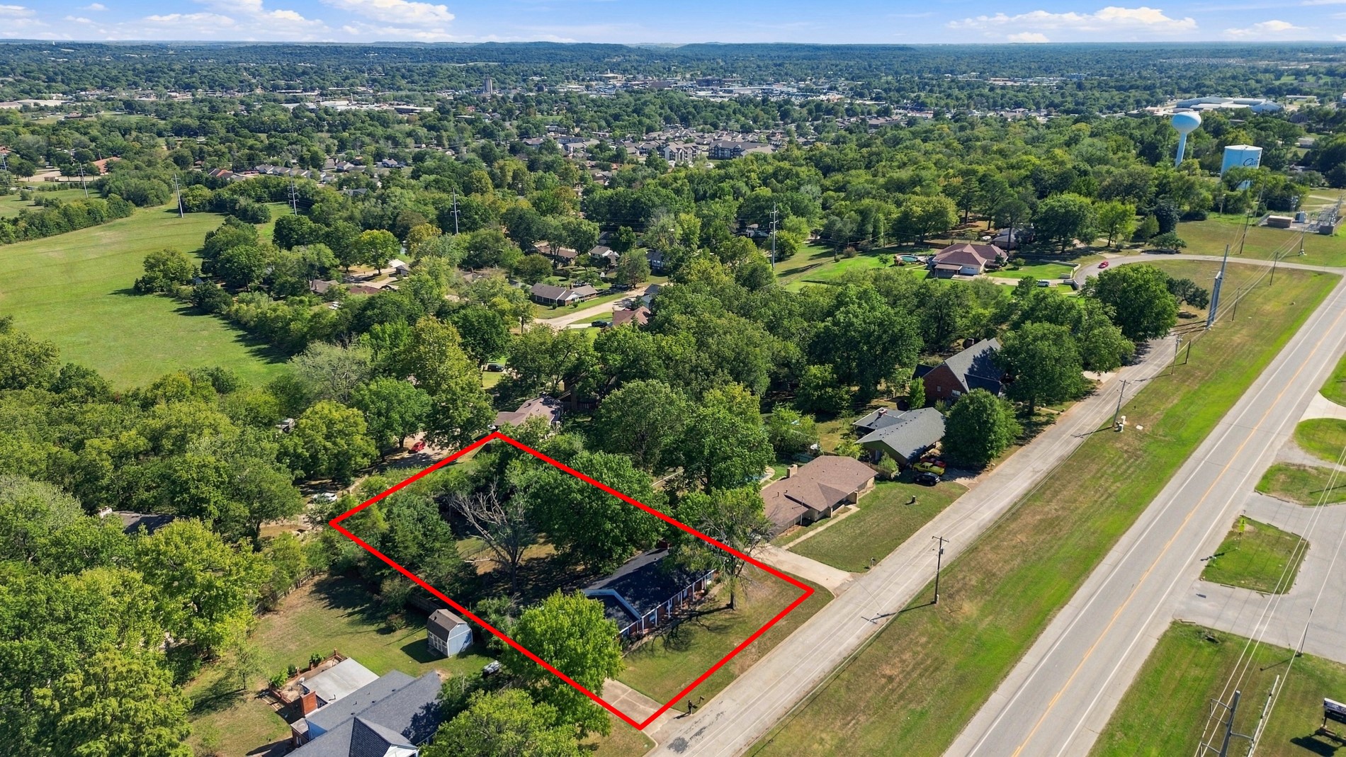 1936 Memorial Drive Property Photo 2