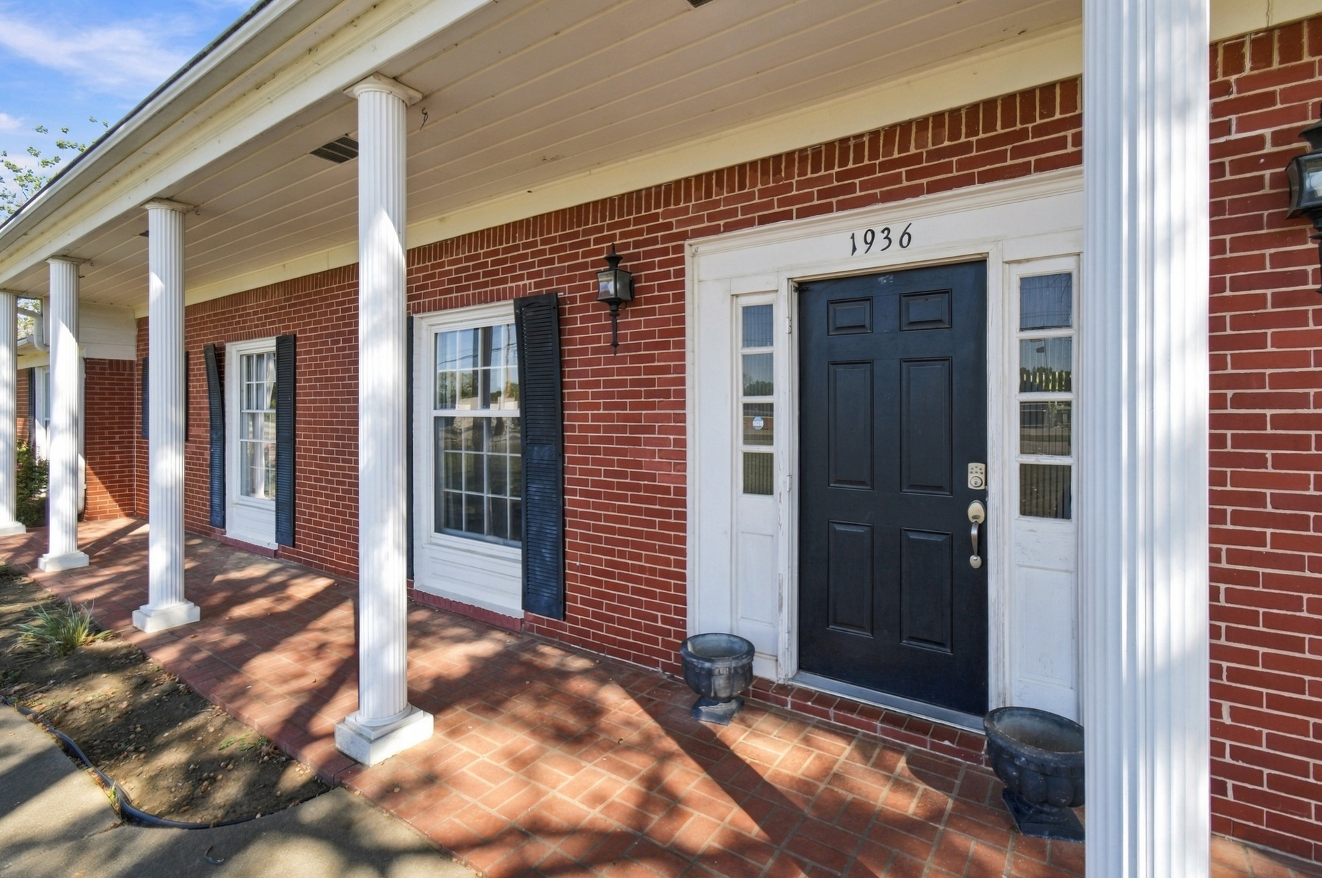1936 Memorial Drive Property Photo 6
