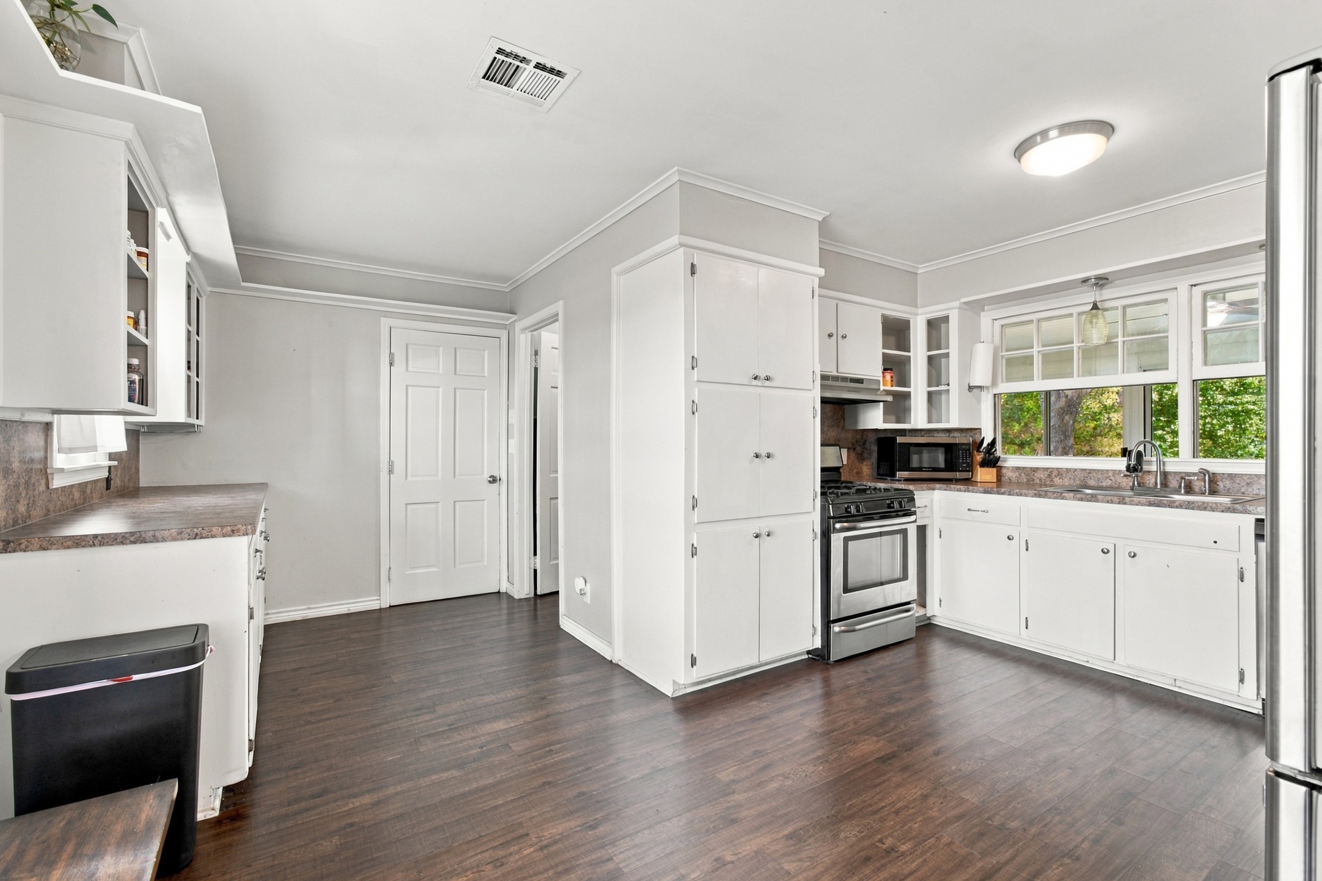1936 Memorial Drive Property Photo 18