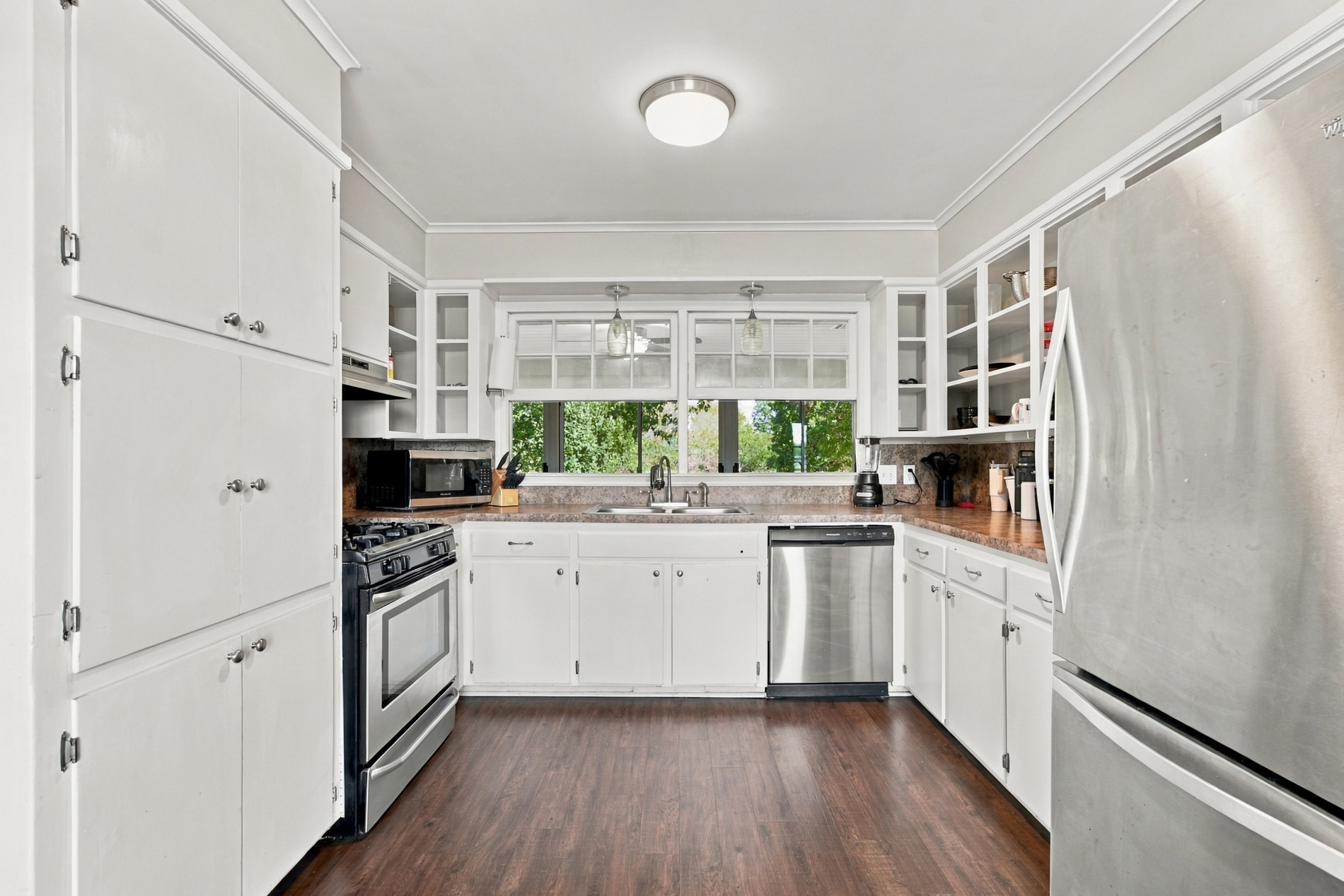 1936 Memorial Drive Property Photo 20