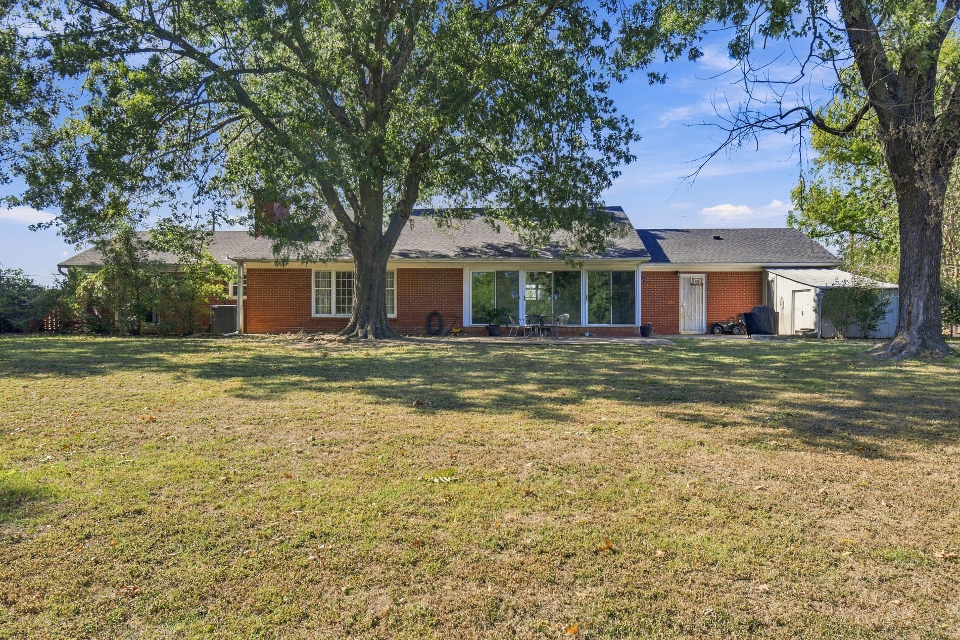 1936 Memorial Drive Property Photo 43