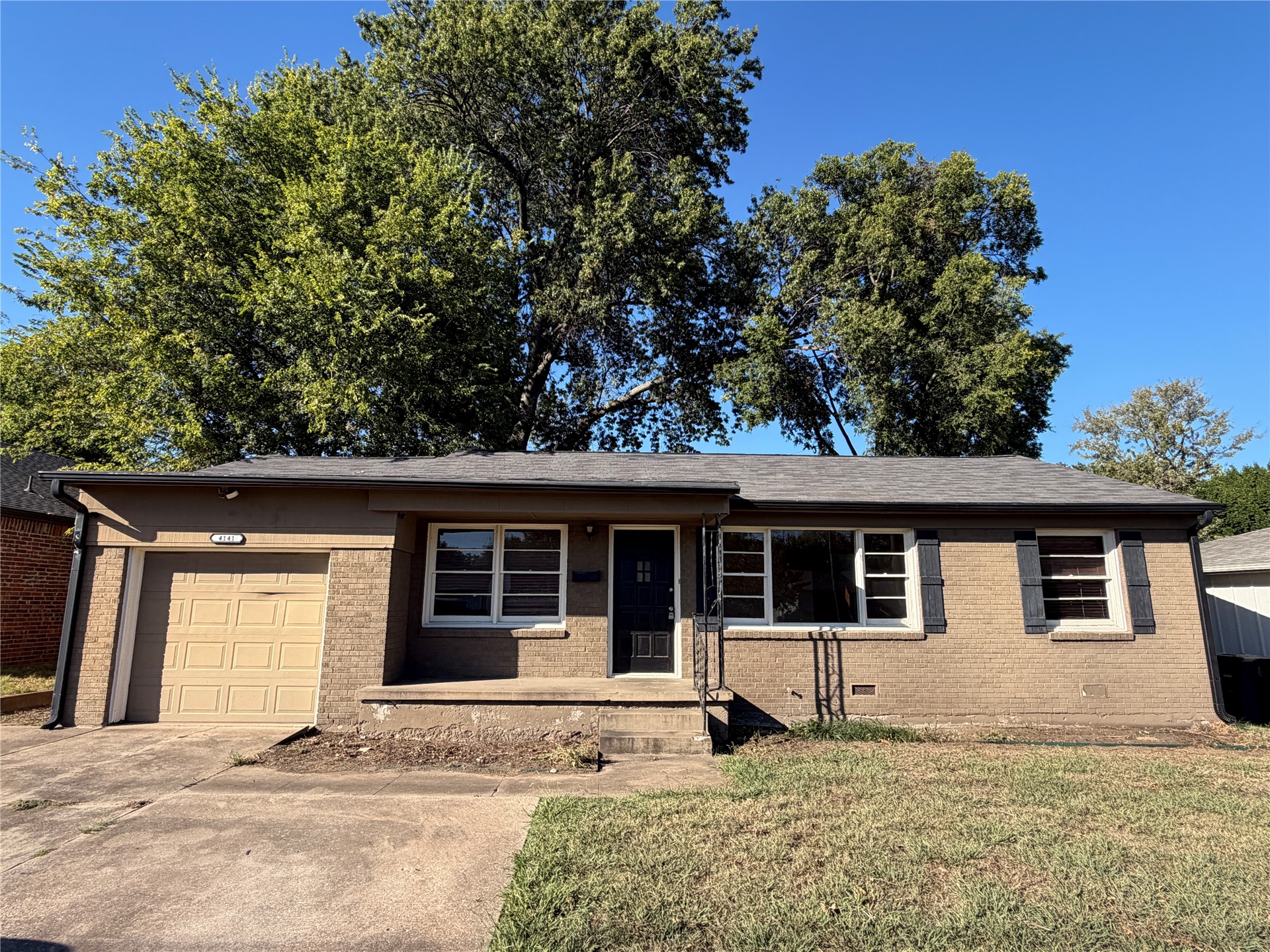 4141 E 36th Street Property Photo 1