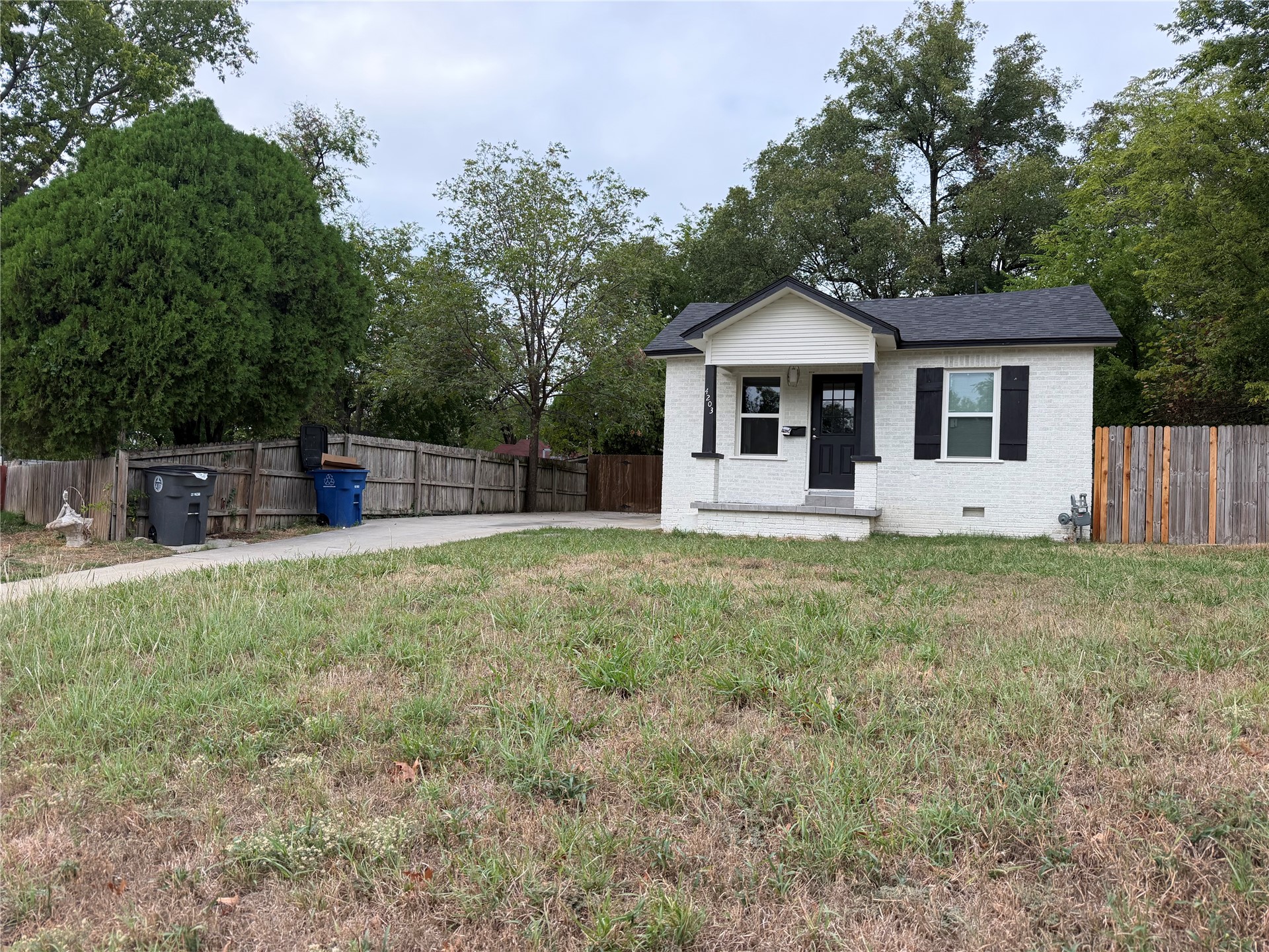 4203 E 2nd Place Property Photo 10