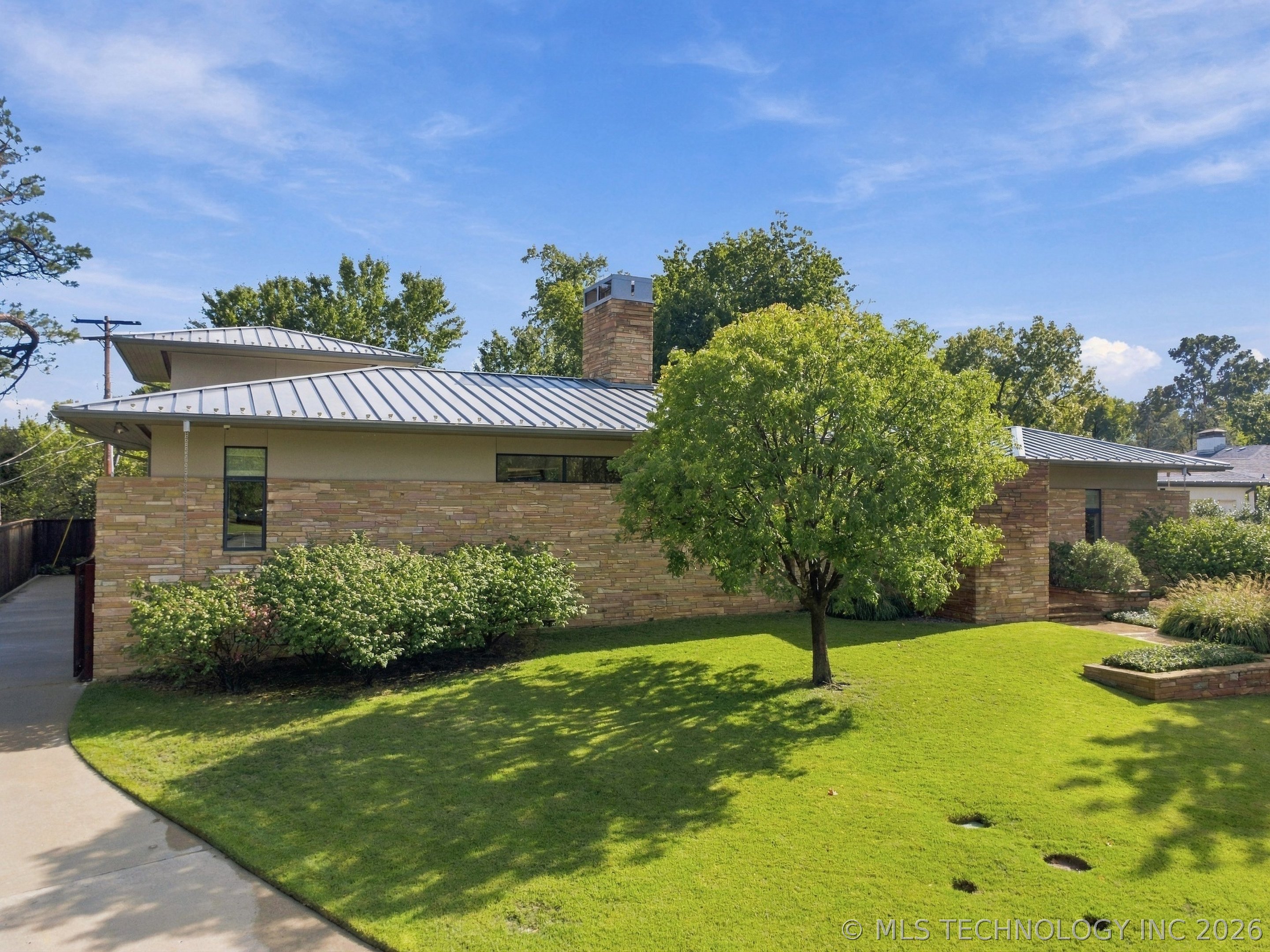 2710 E 34th Street Property Photo 61