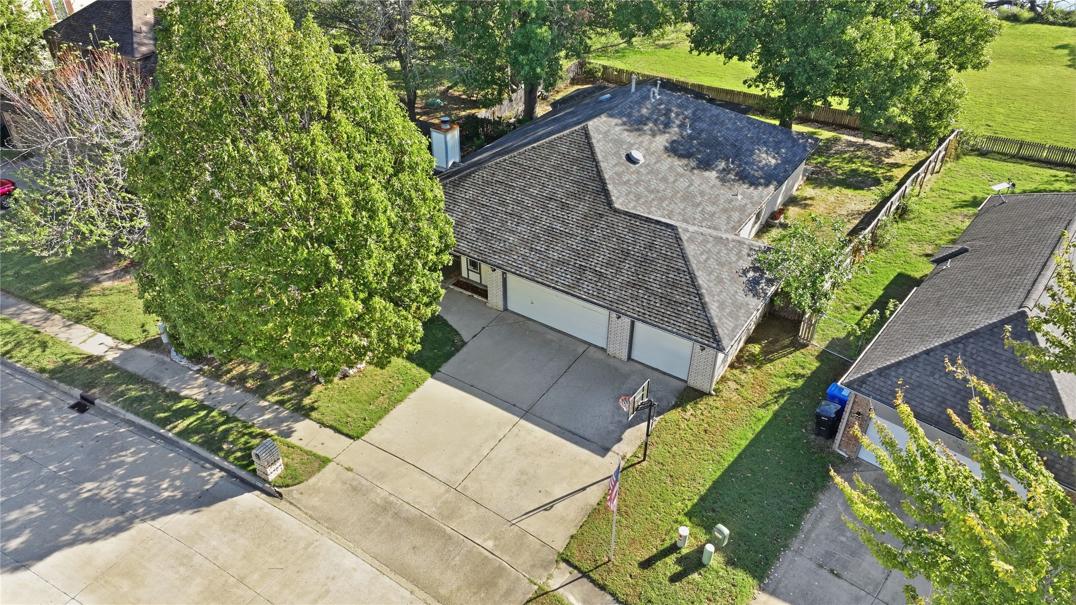 2321 W Twin Oaks Street Property Photo 4