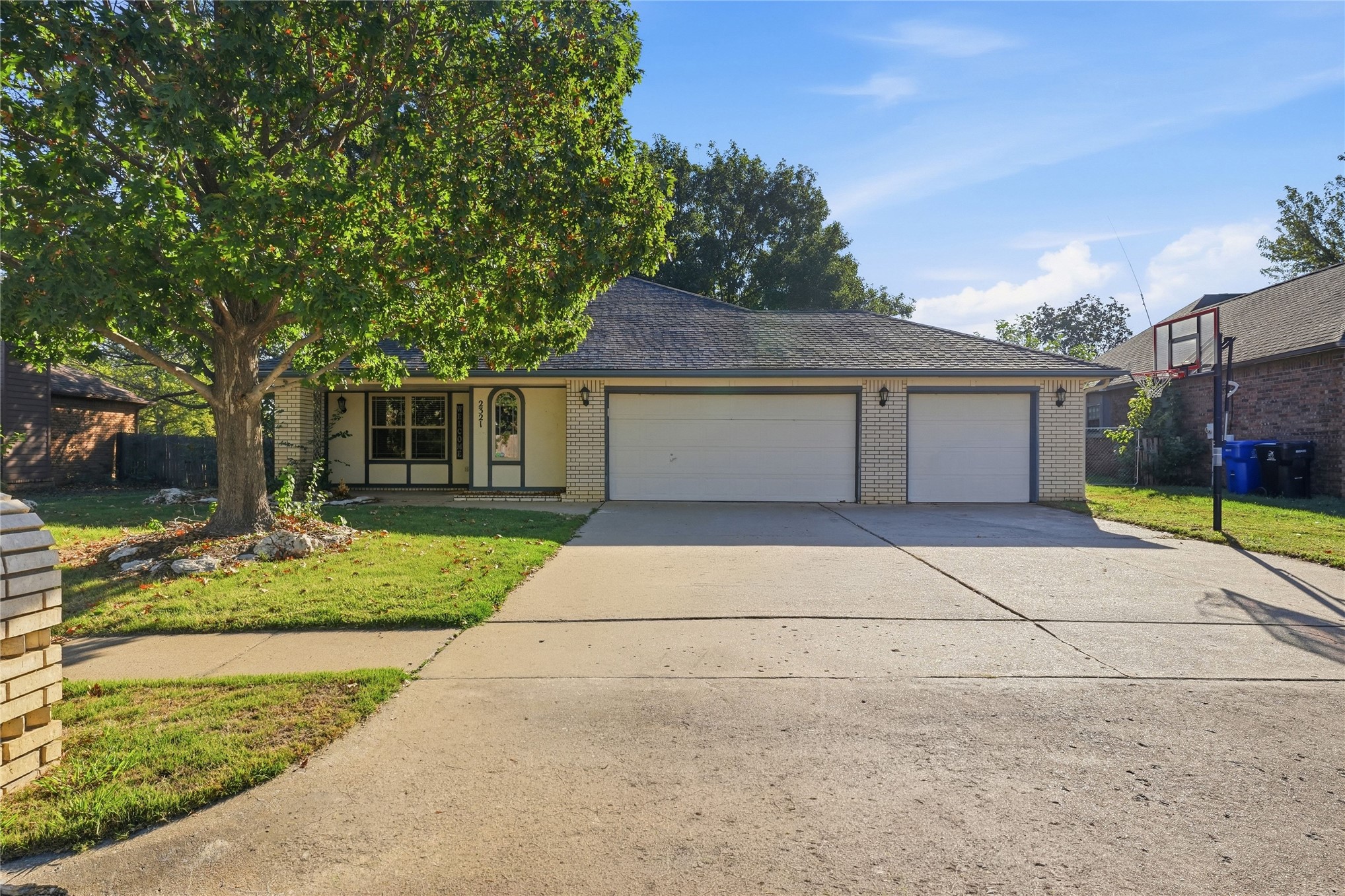 2321 W Twin Oaks Street Property Photo 7