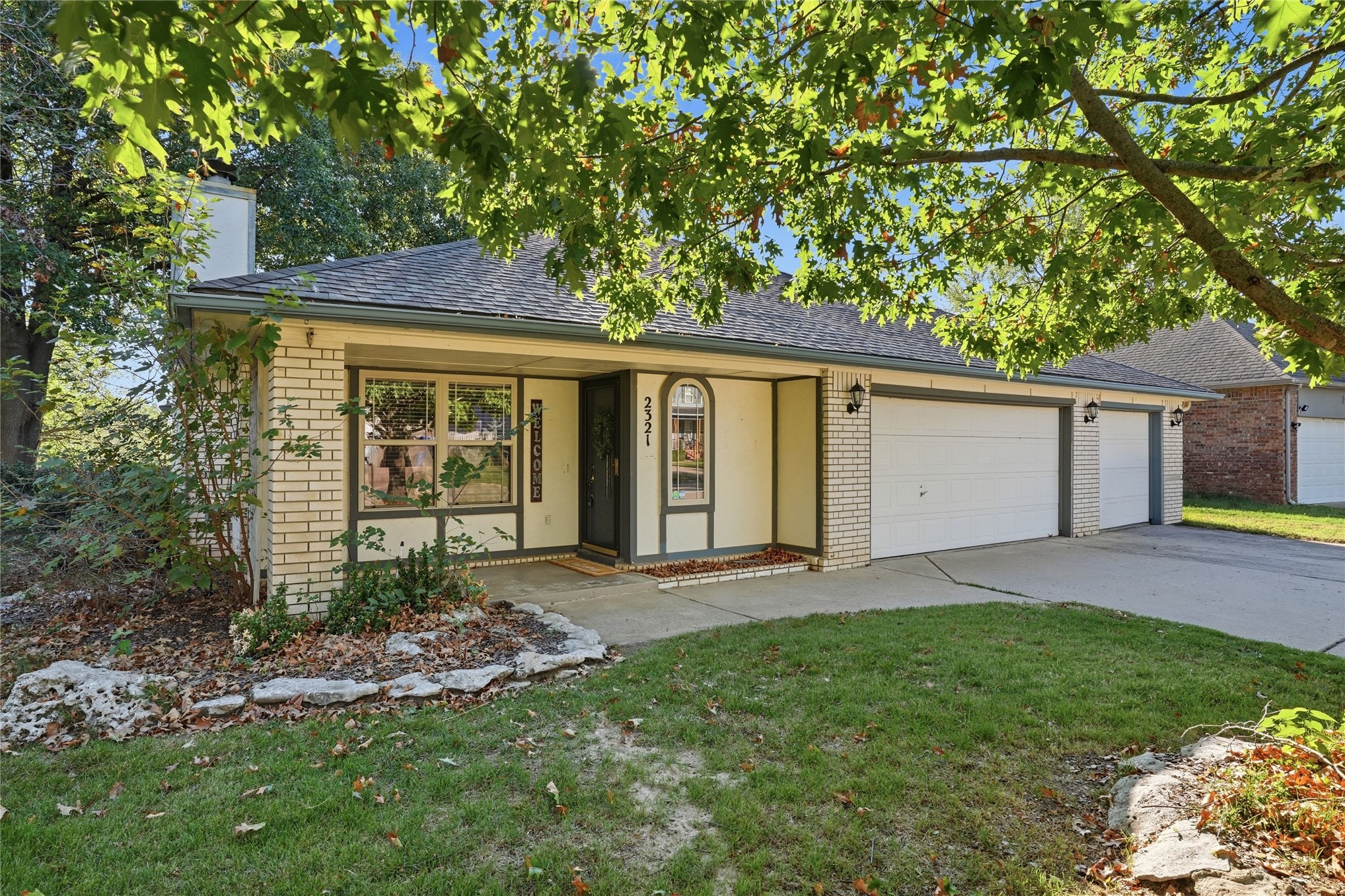 2321 W Twin Oaks Street Property Photo 9
