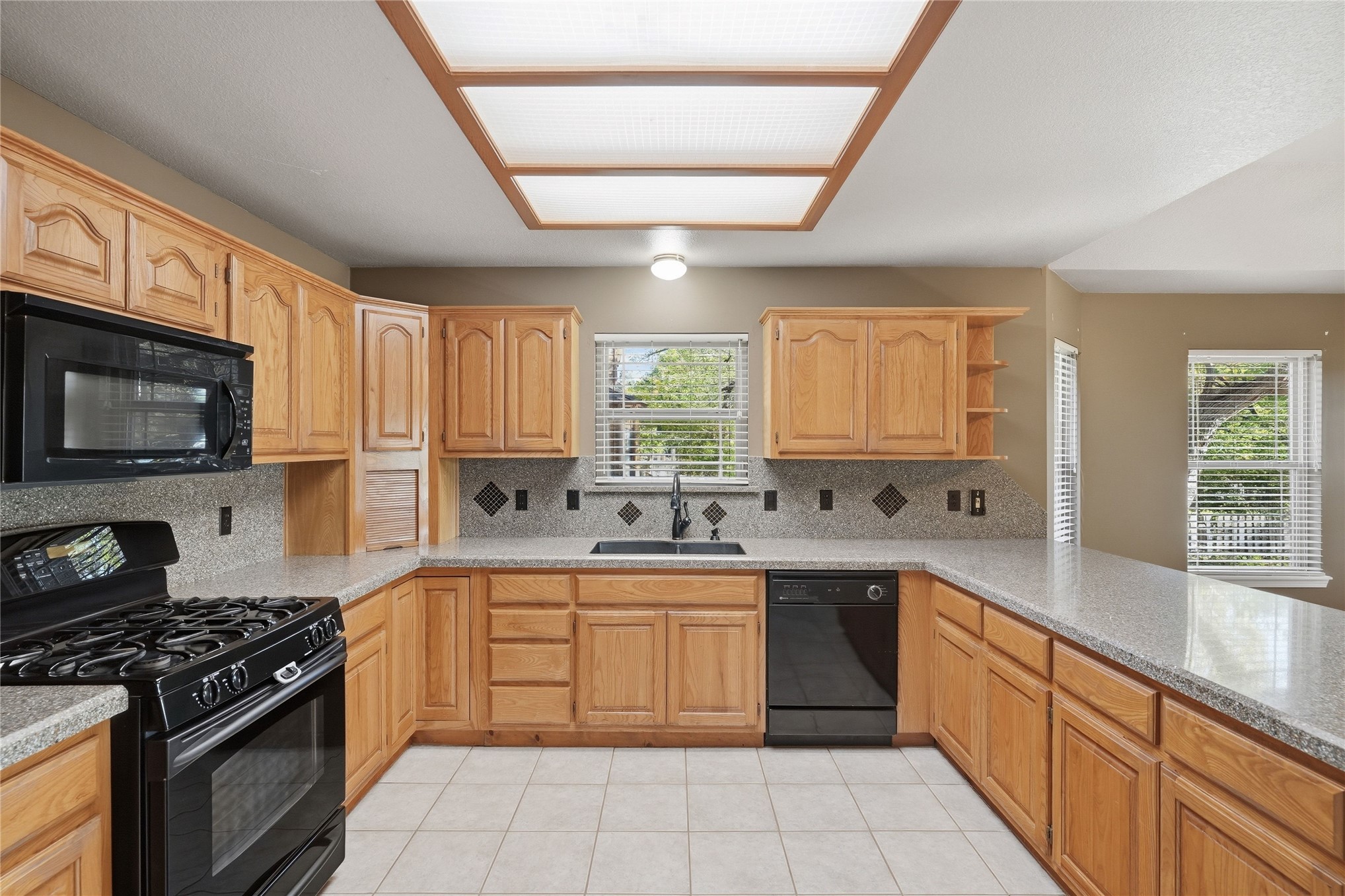2321 W Twin Oaks Street Property Photo 17