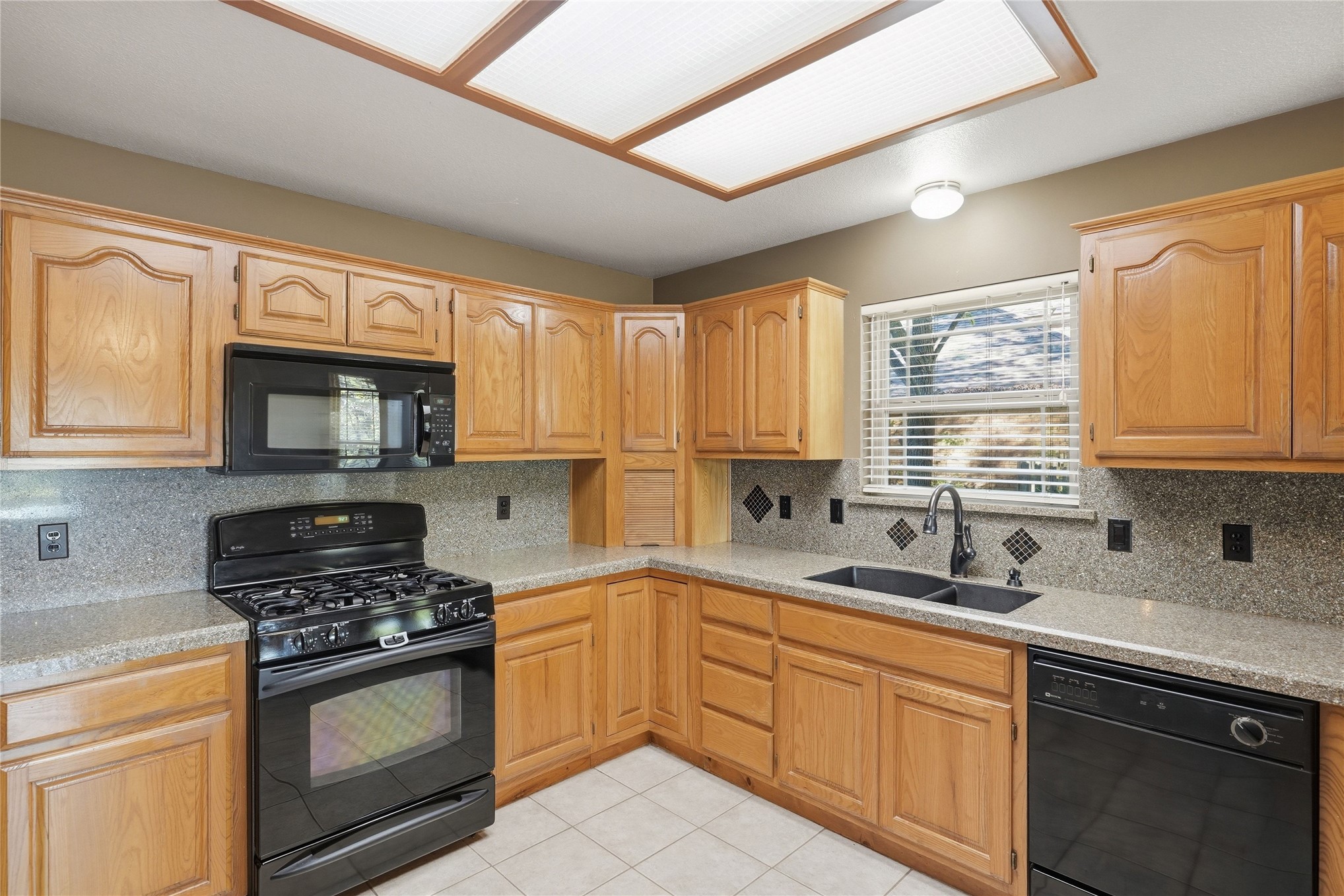 2321 W Twin Oaks Street Property Photo 20