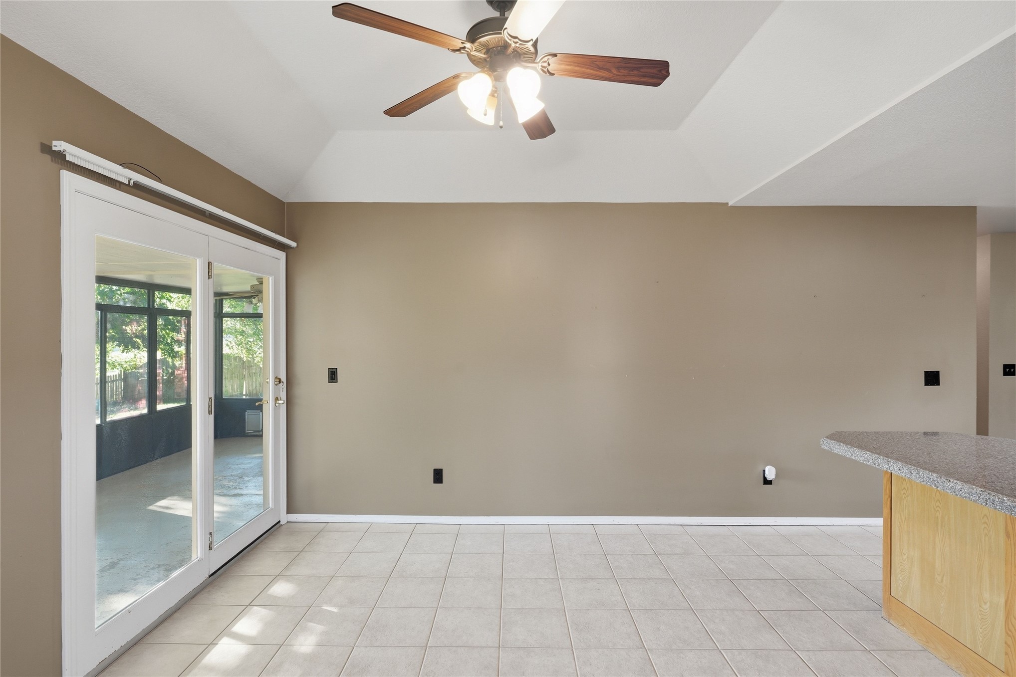 2321 W Twin Oaks Street Property Photo 23