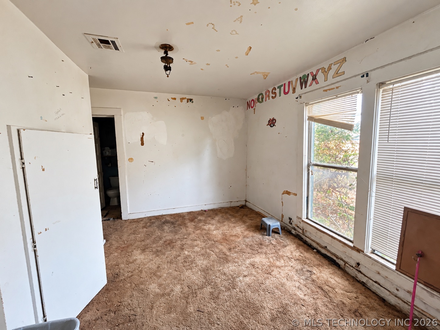 523 S Broadway Property Photo 6