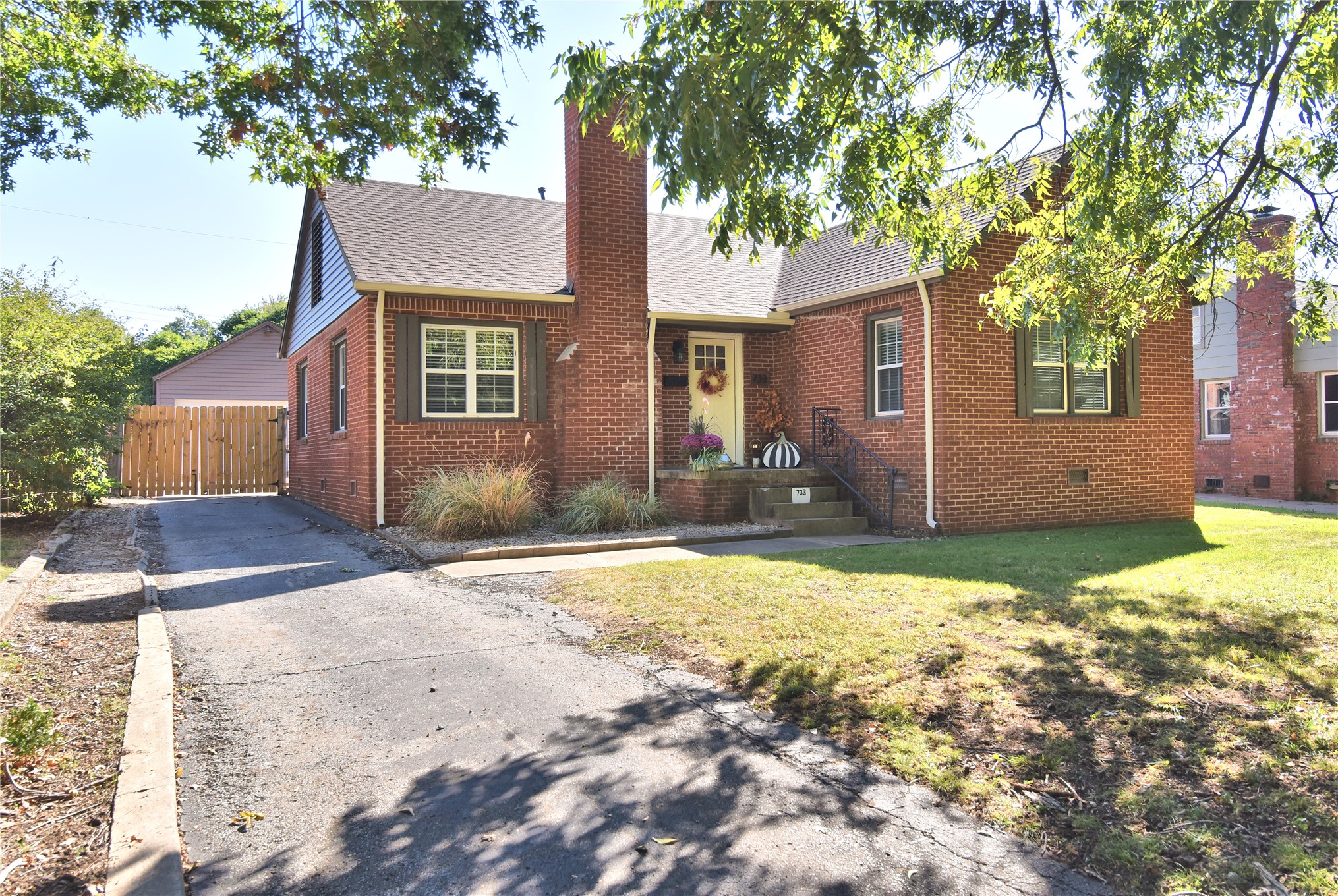 733 Oswego Avenue Property Photo